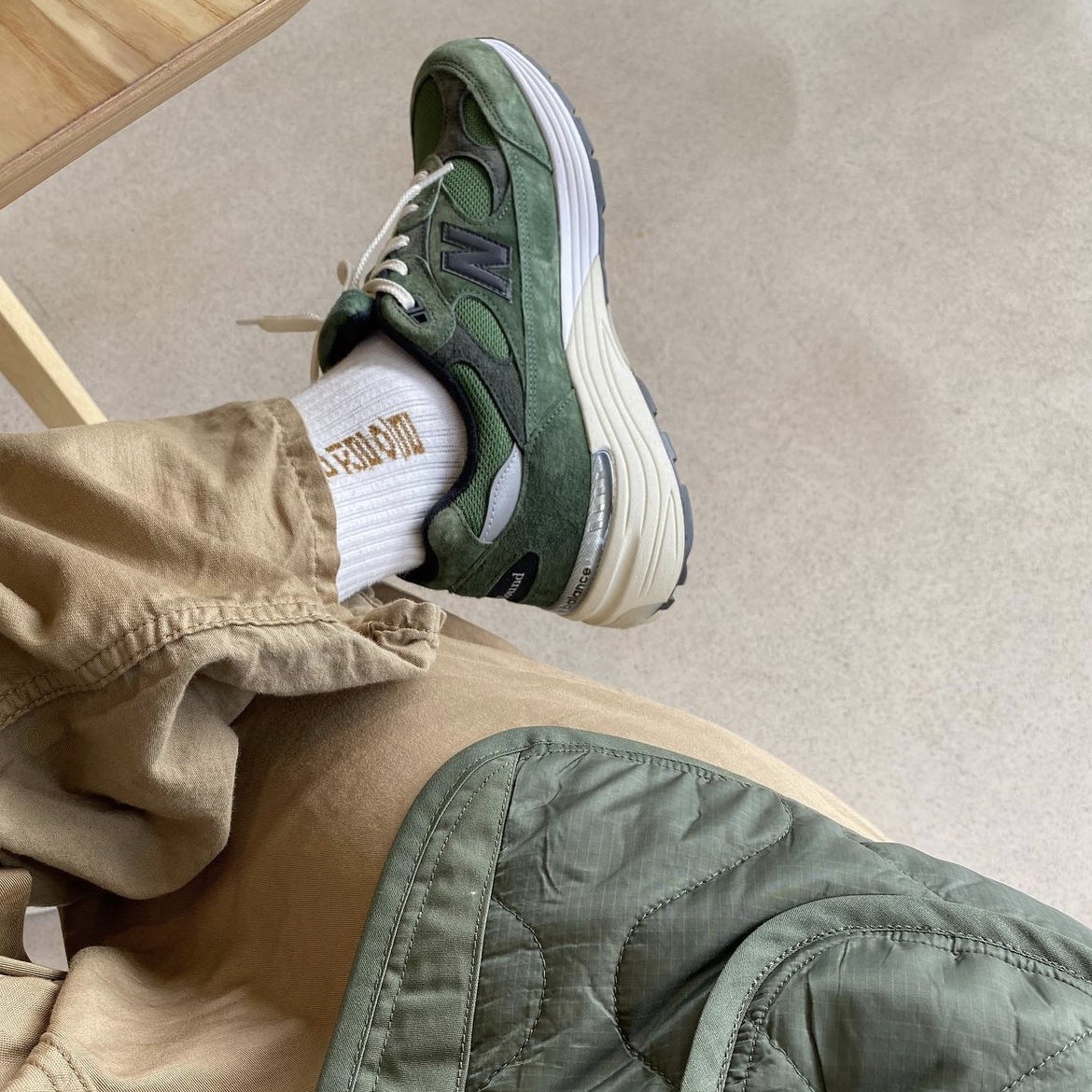 New Balance x JJJJound 992 Made in USA Mossy Green 착용 스타일