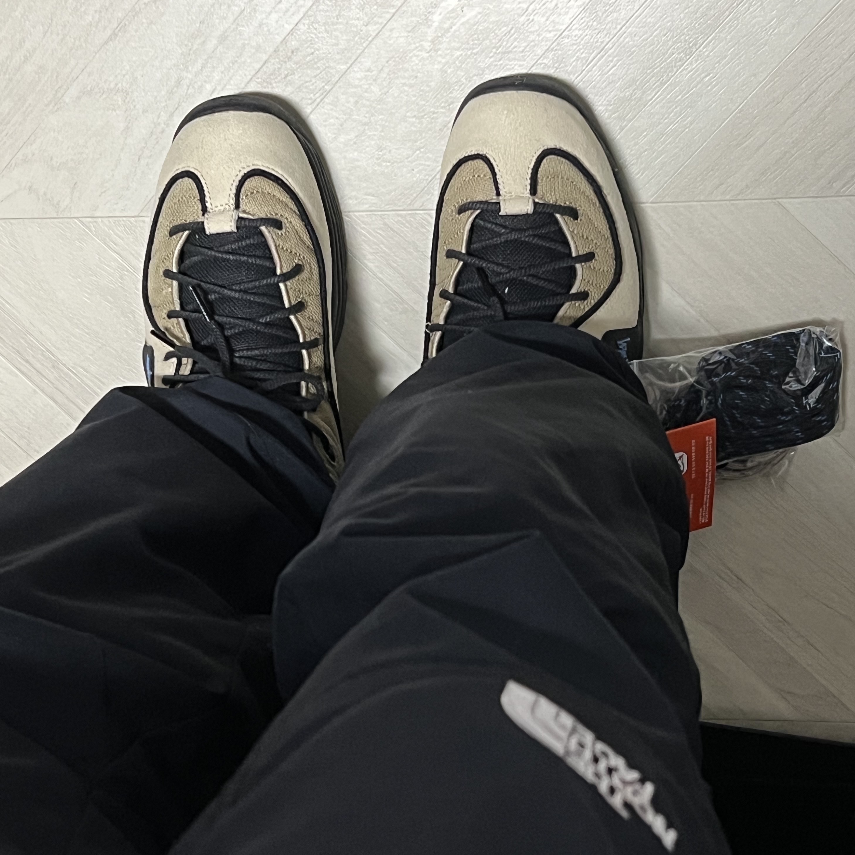 Nike x Stussy Air Penny II Rattan and Limestone 착용 스타일