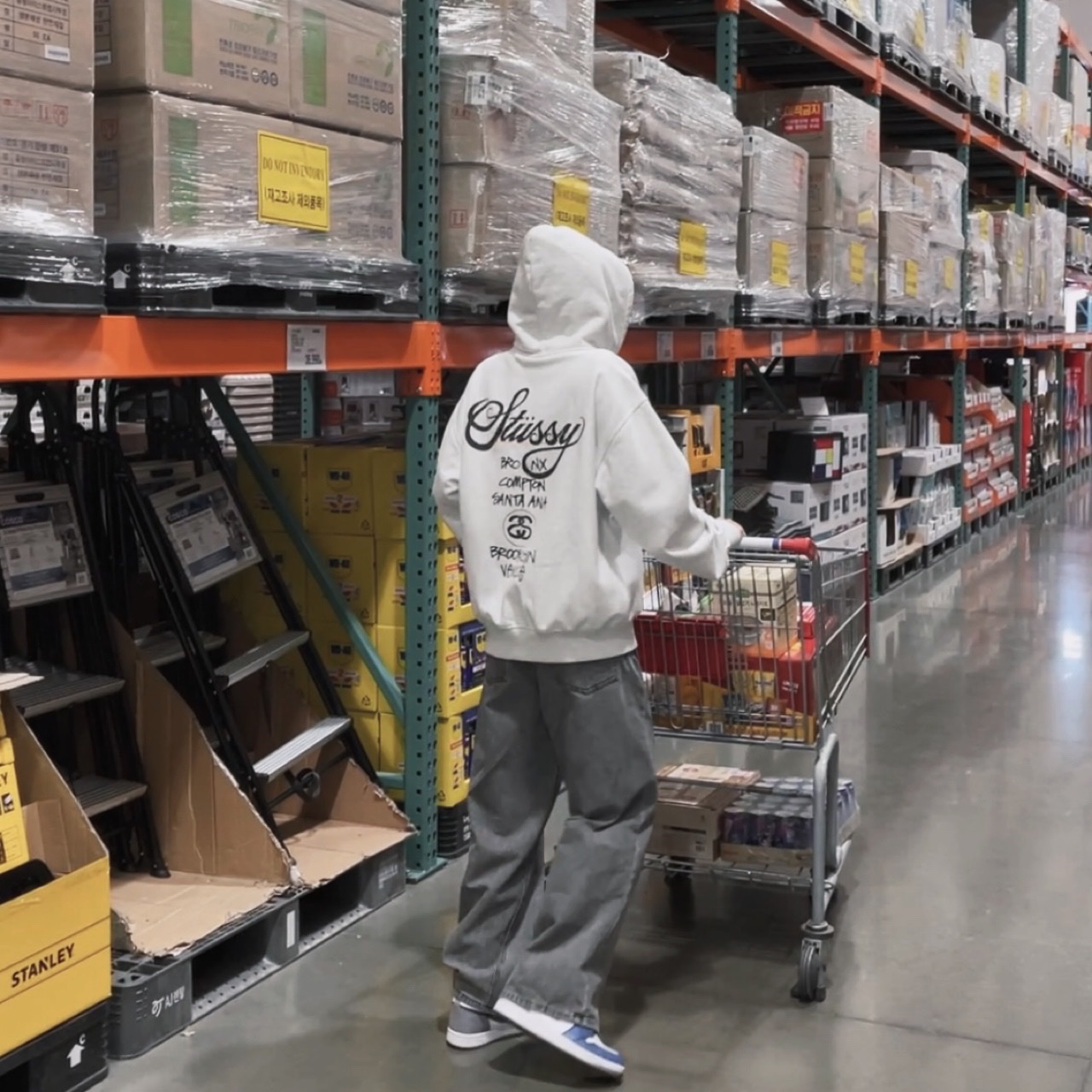 Stussy World Tour Zip Hoodie Ash Heather 2022, Jordan 1 Retro High OG True Blue 착용 스타일 - 1