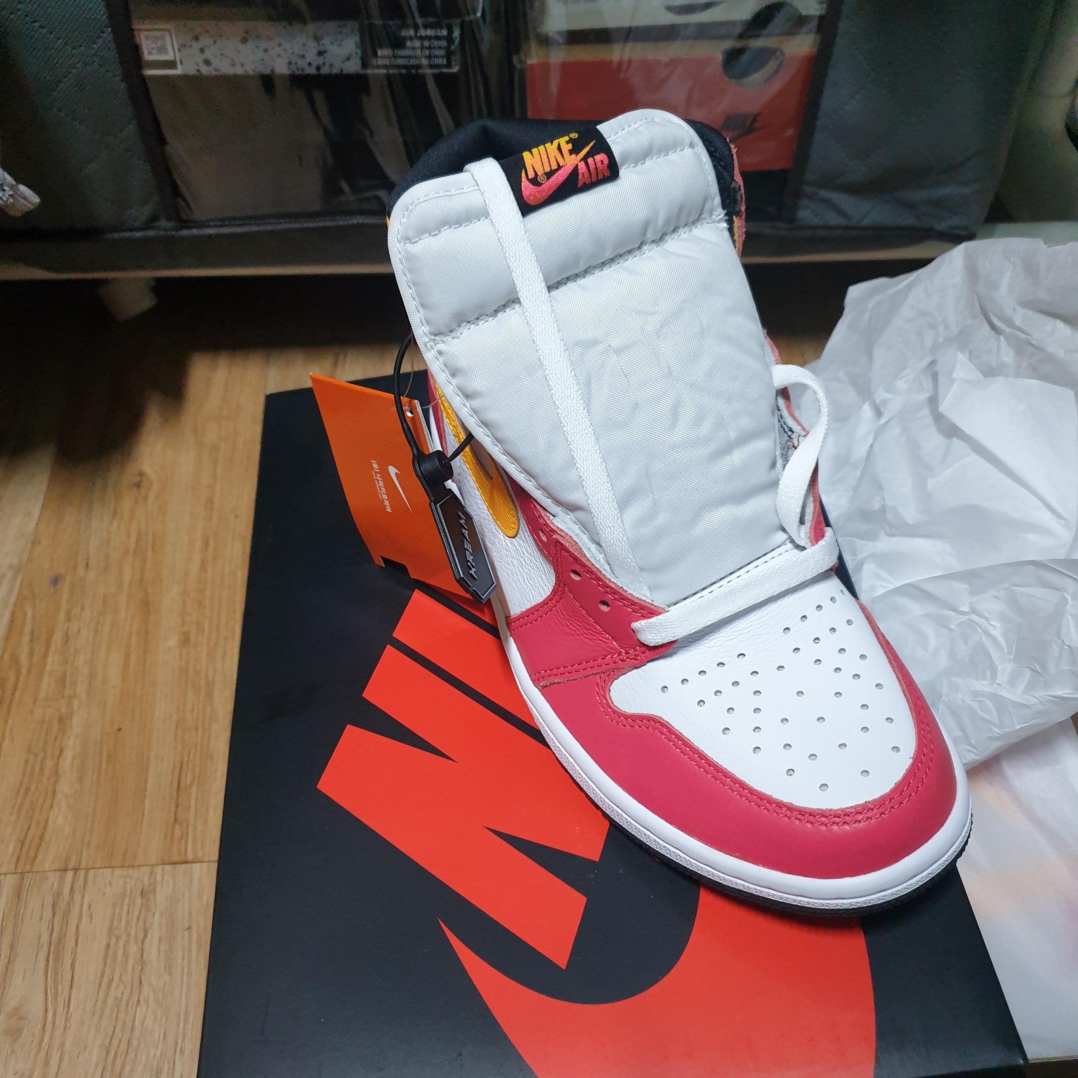 Jordan 1 Retro High OG Light Fusion Red 착용 스타일