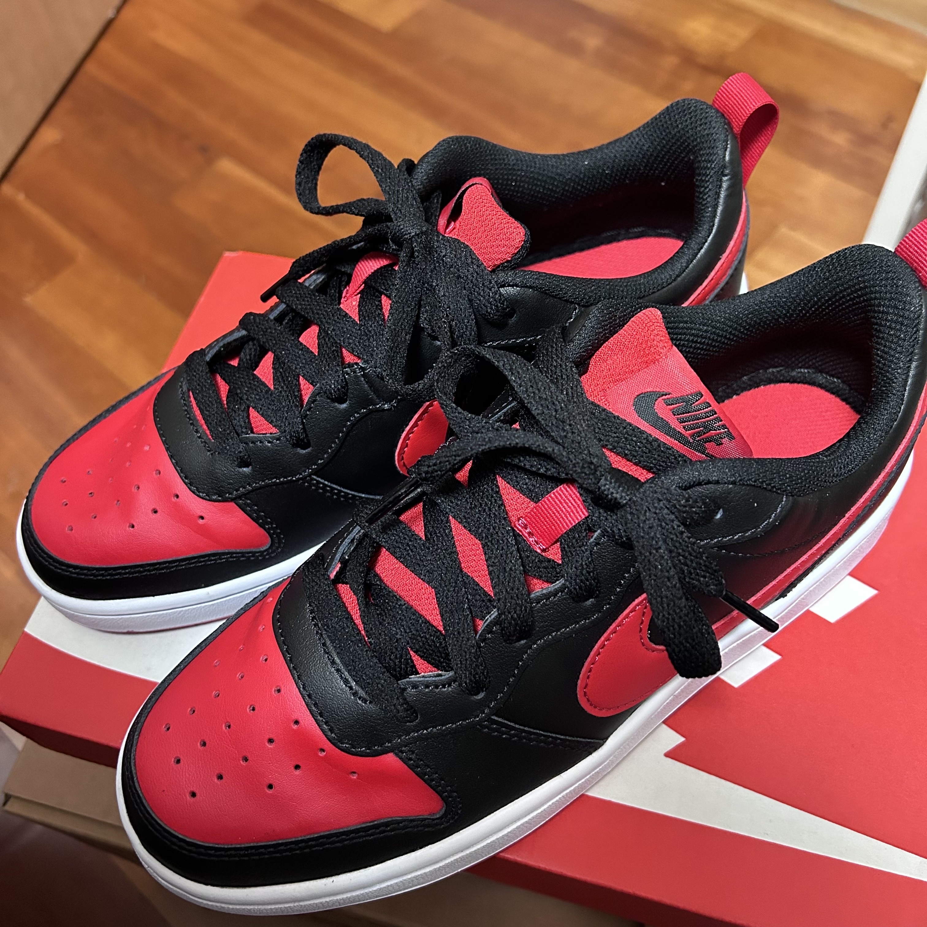 (GS) Nike Court Borough Low 2 Black University Red  착용 스타일