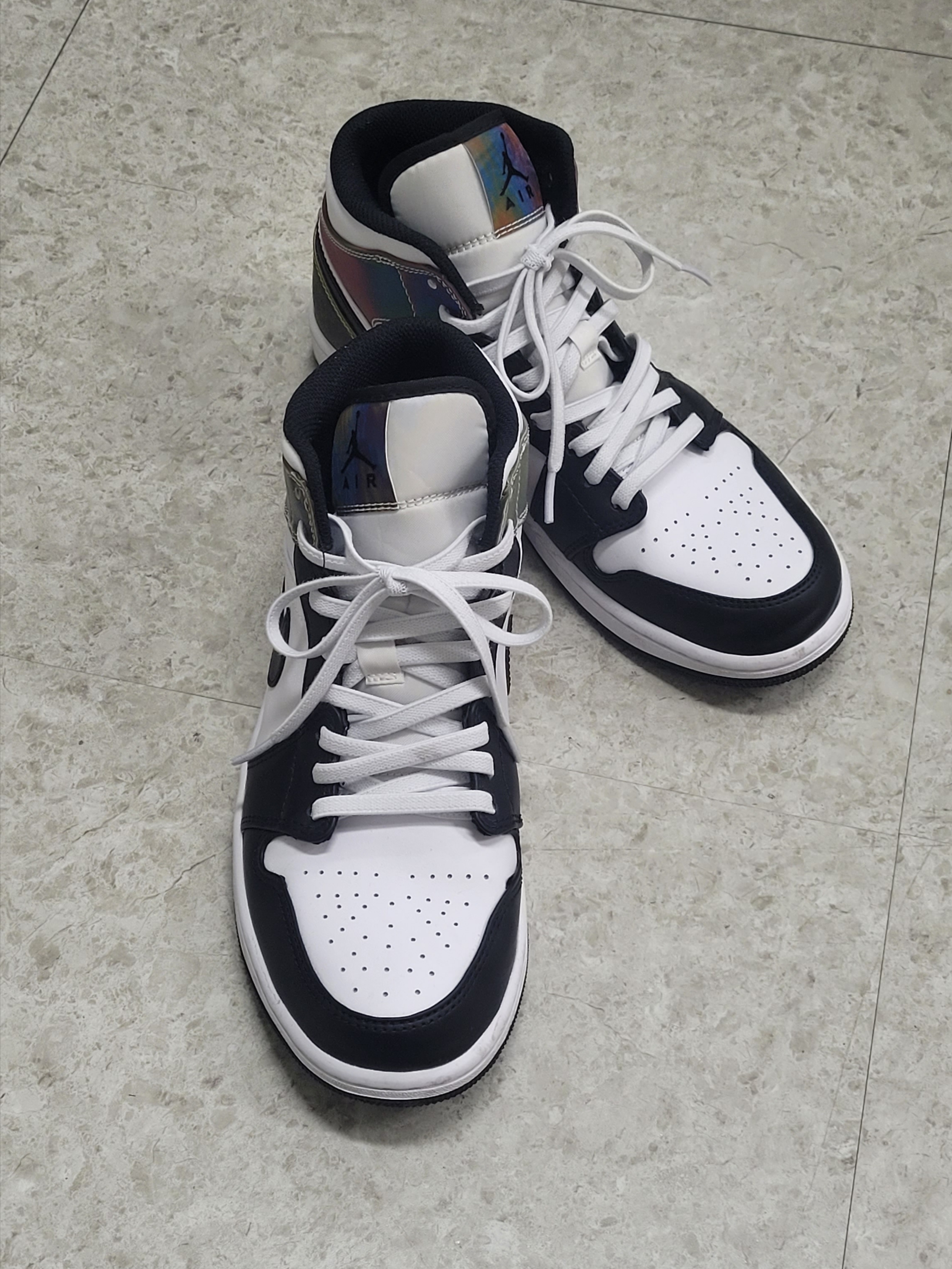 Jordan 1 Mid SE Heat Reactive 착용 스타일