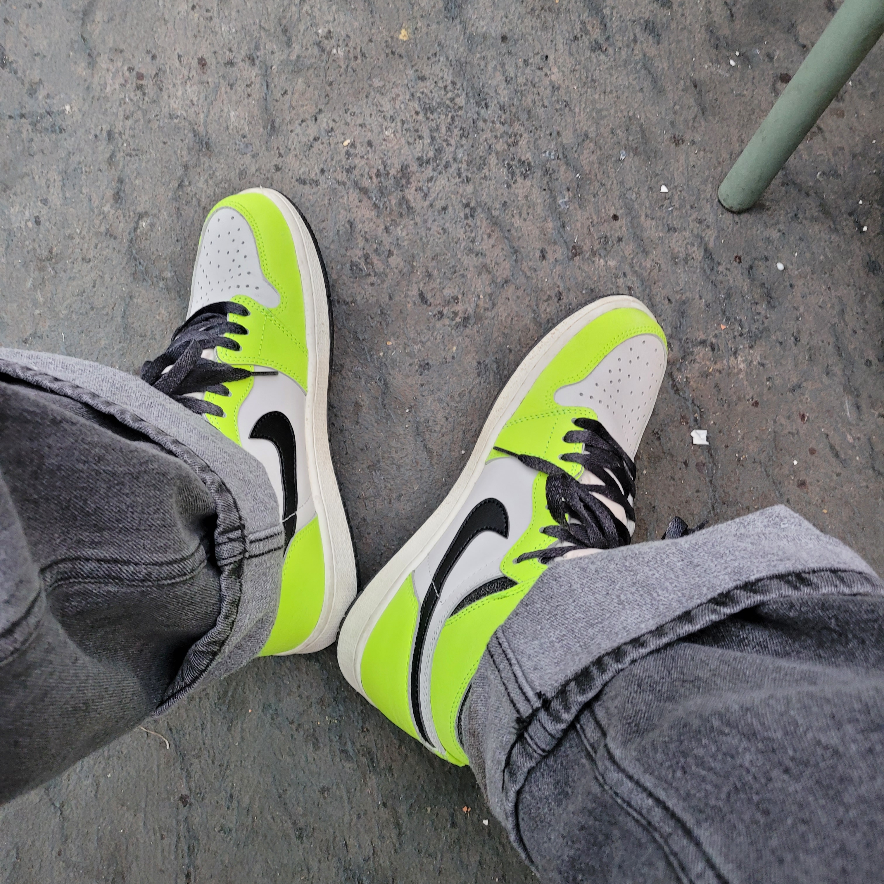 Jordan 1 Retro High OG Volt 착용 스타일