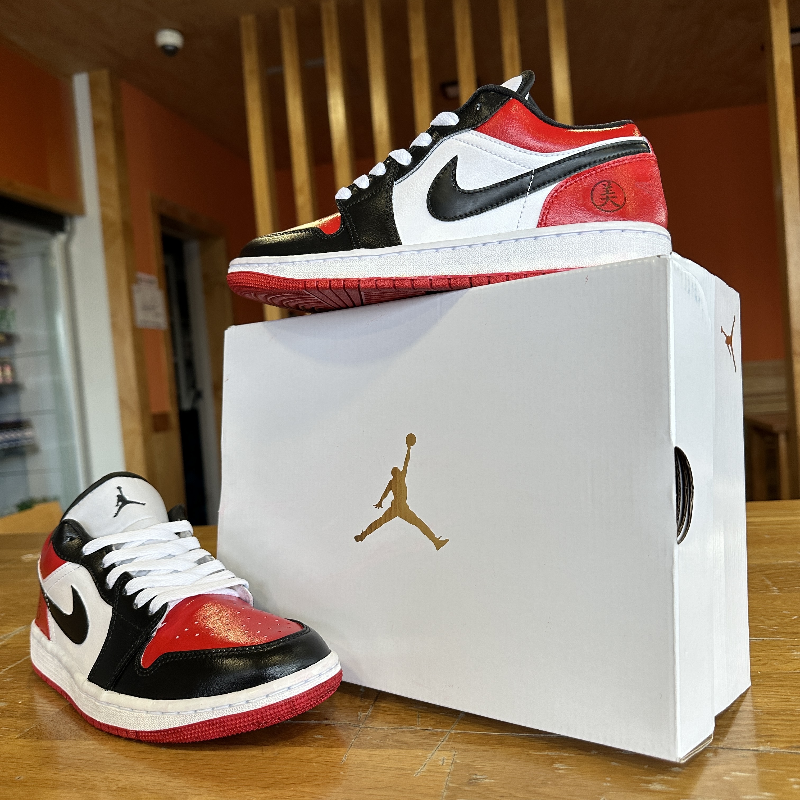 (W) Jordan 1 Low Triple White 2022 착용 스타일 - 1