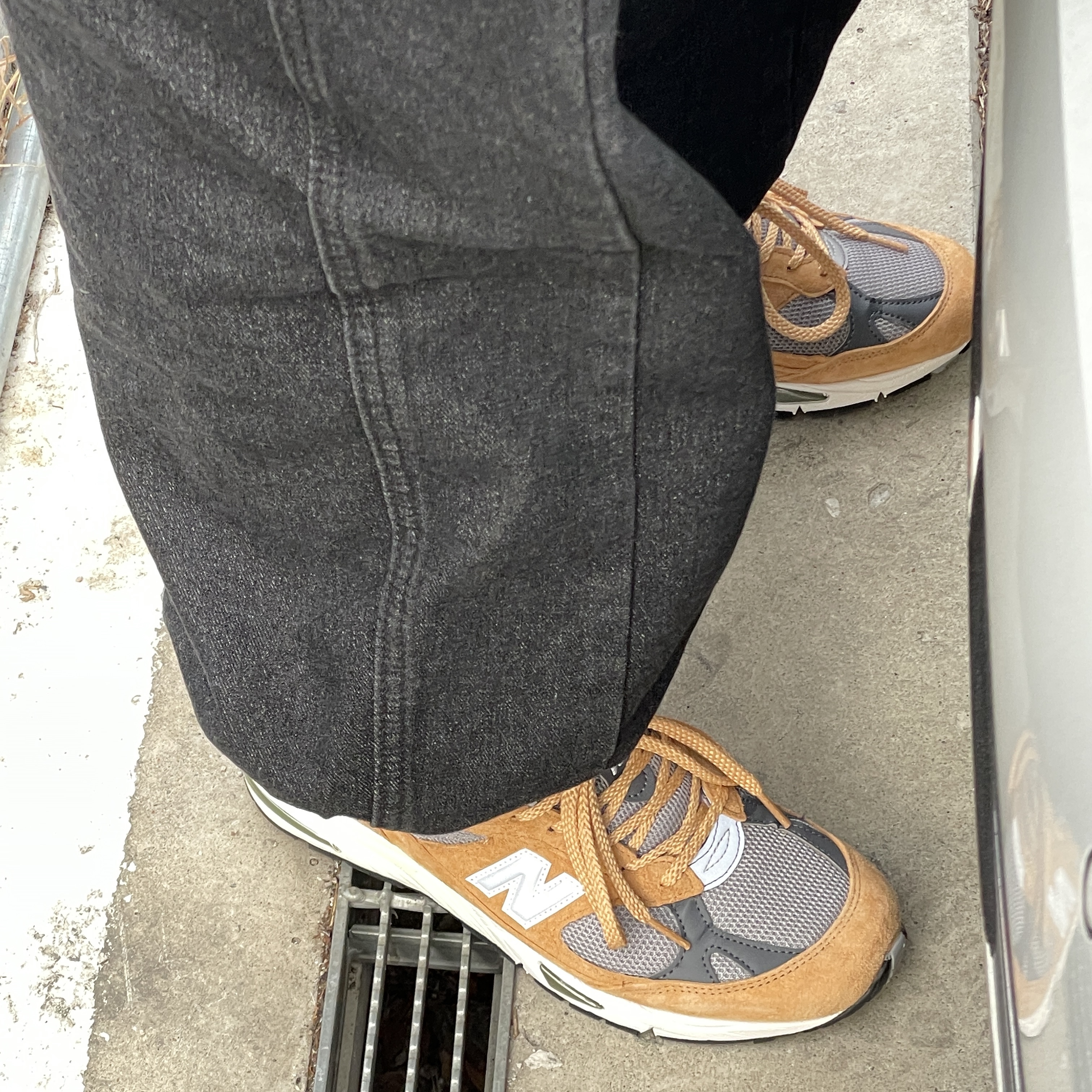 New Balance 991 Made in UK Tan Grey 착용 스타일