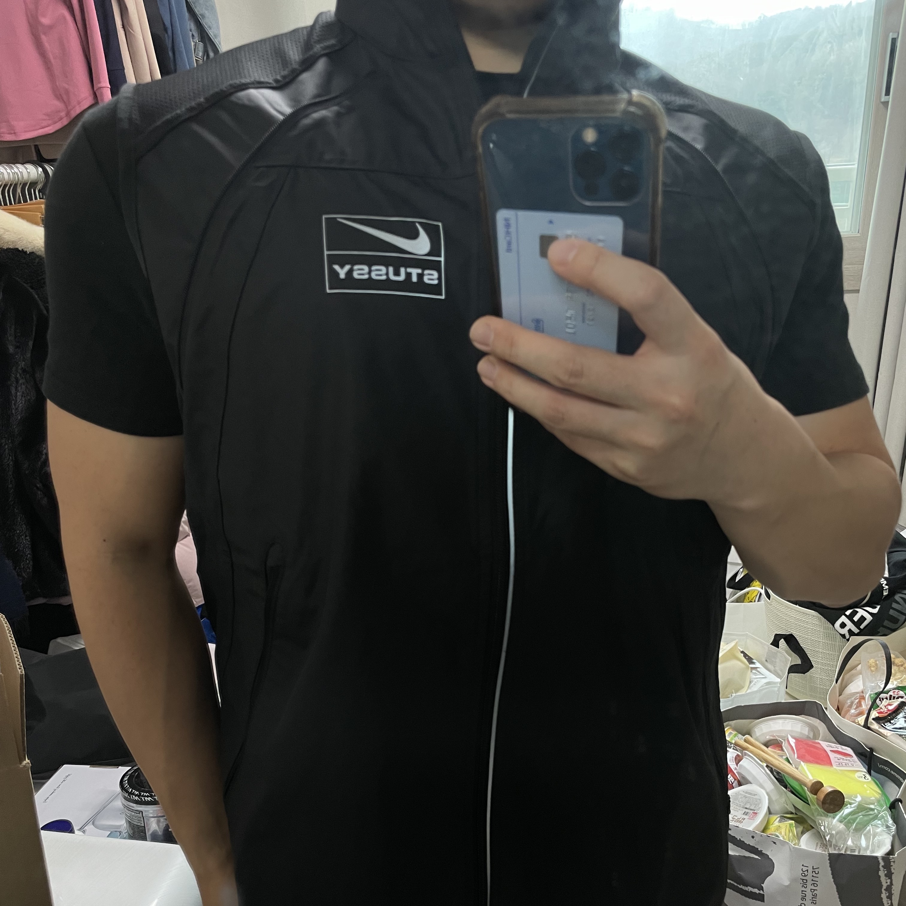 Nike x Stussy NRG FL Storm-Fit Jacket Black (DO5304-010), Nike x Stussy NRG FL Storm-Fit Jacket Black (DO5305-010) 착용 스타일 - 1