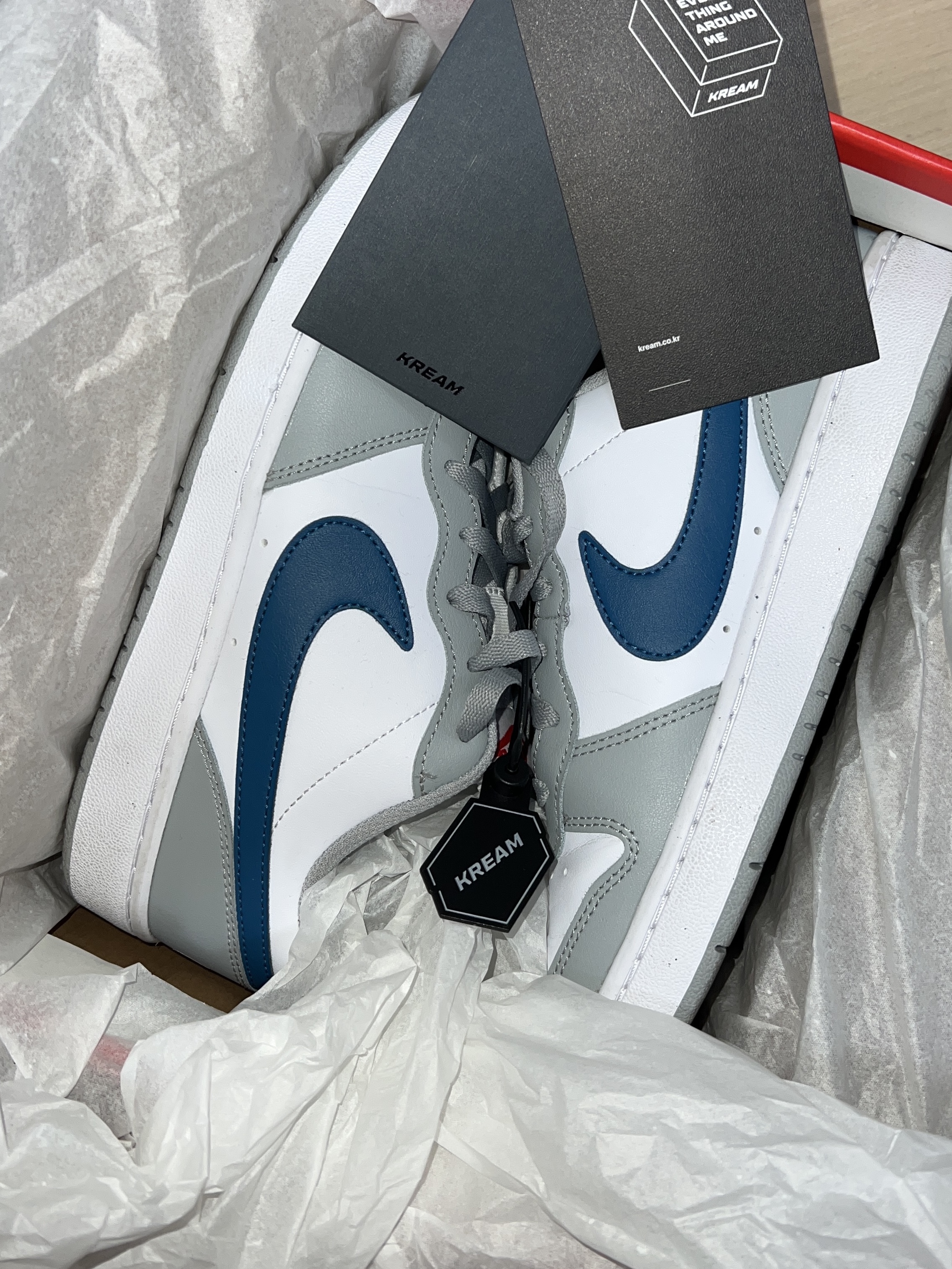 (GS) Nike Court Borough Low 2 Light Smoke Grey 착용 스타일 - 4