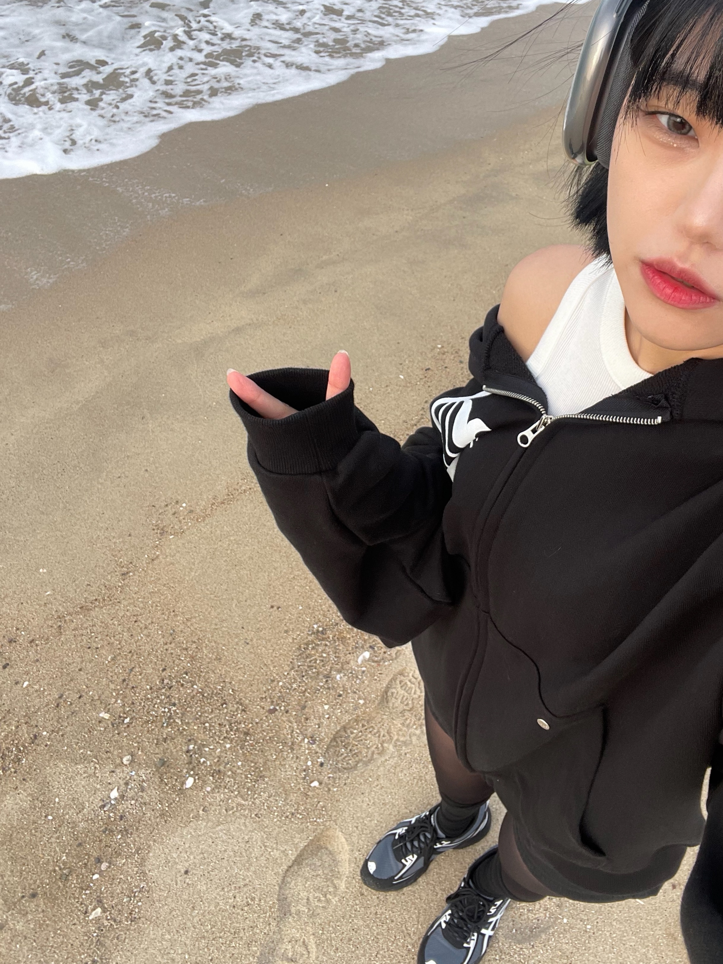 Asics Gel-Venture 6 Carrier Grey, Apple AirPods Max Lightning Space Gray (Korean Ver.) 착용 스타일 - 5