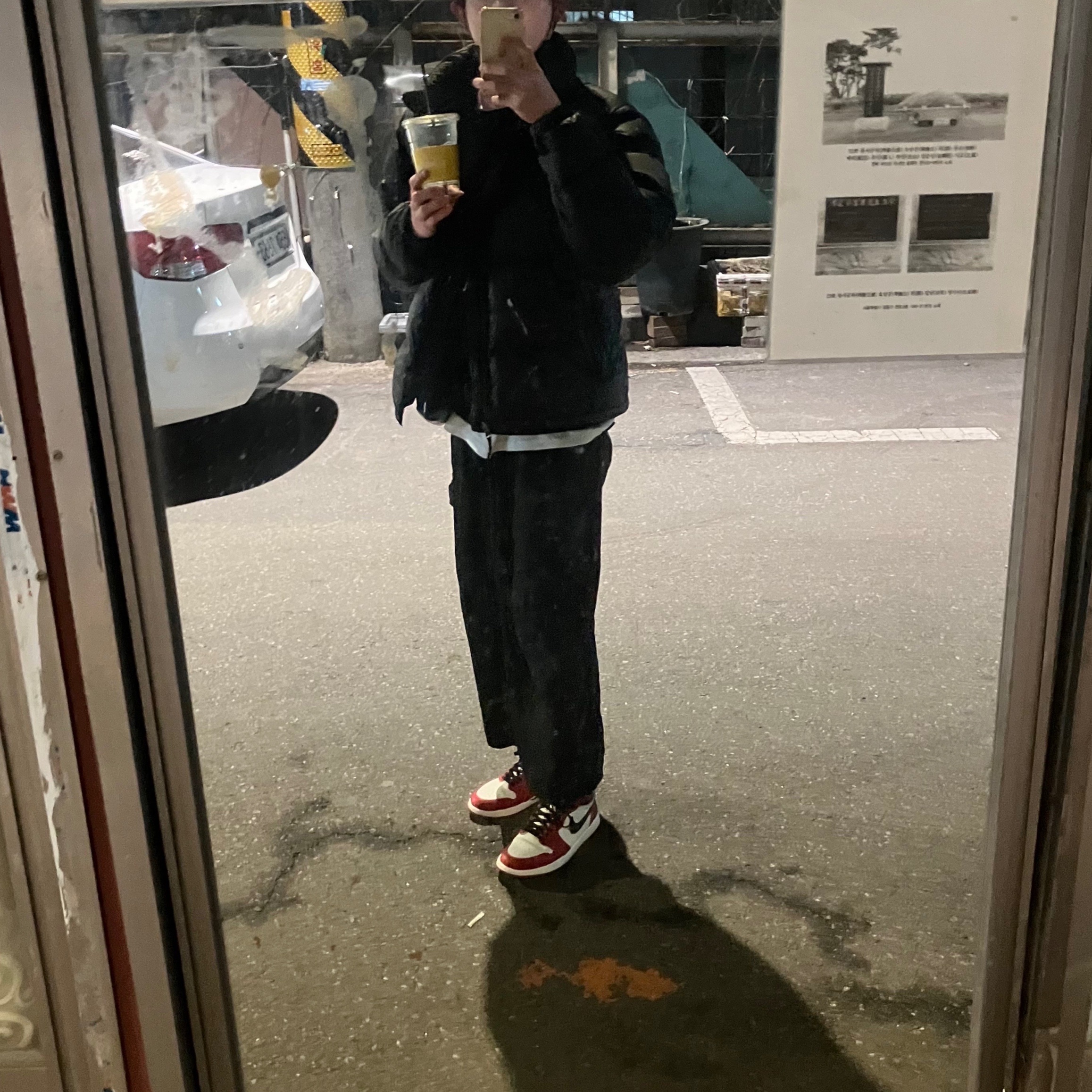 The North Face 1996 Retro Nuptse Jacket Black, Jordan 1 Retro High OG Chicago 2022 착용 스타일