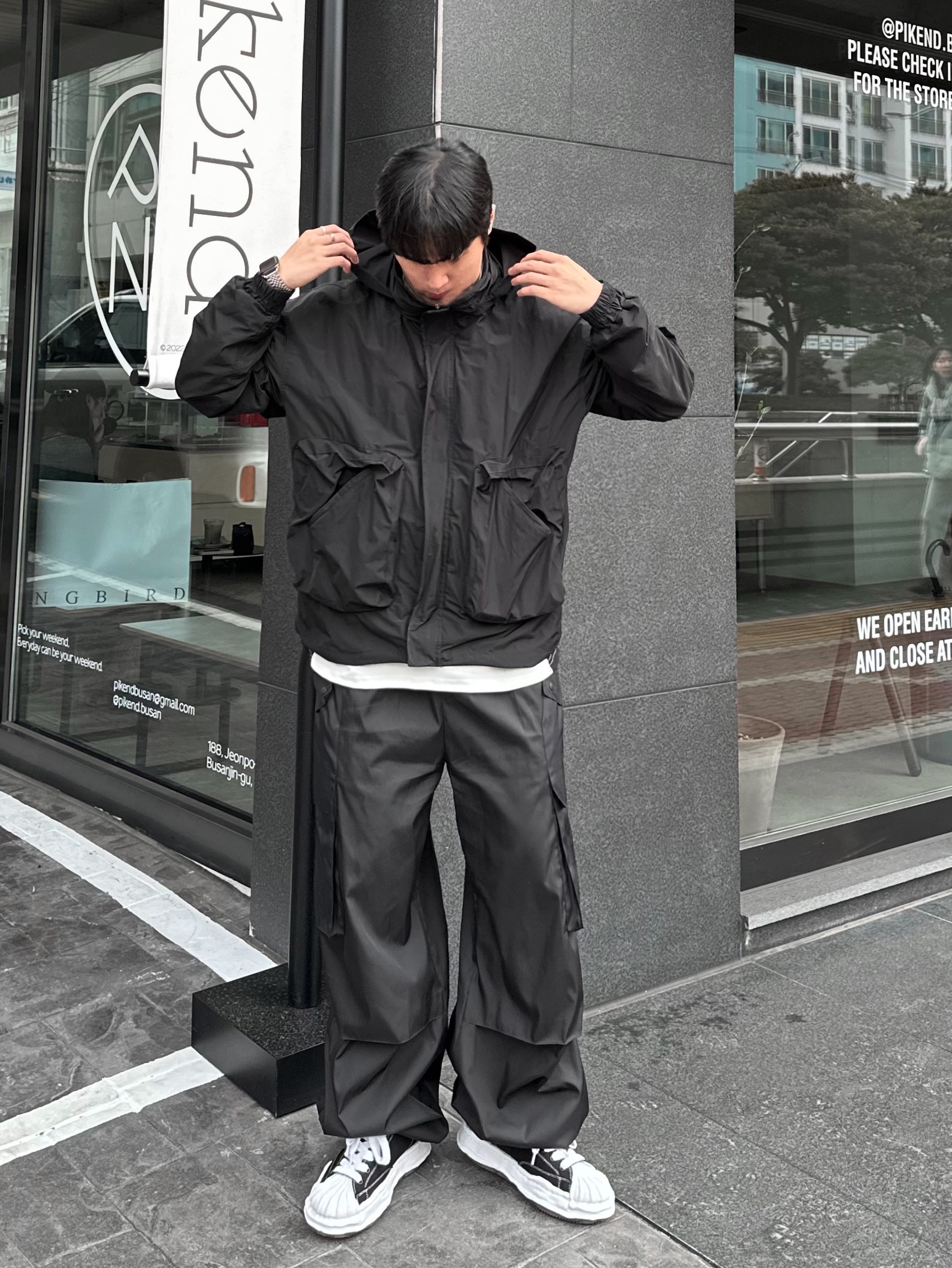 Maison Mihara Yasuhiro Blakey OG Sole Canvas Low-top Sneakers Black White 착용 스타일 - 3