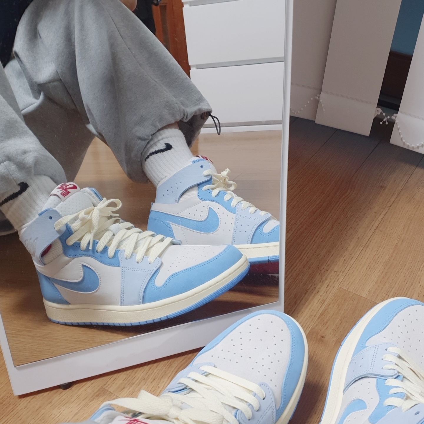 (W) Jordan 1 Zoom Air CMFT 2 Phantom University Blue 착용 스타일 - 2