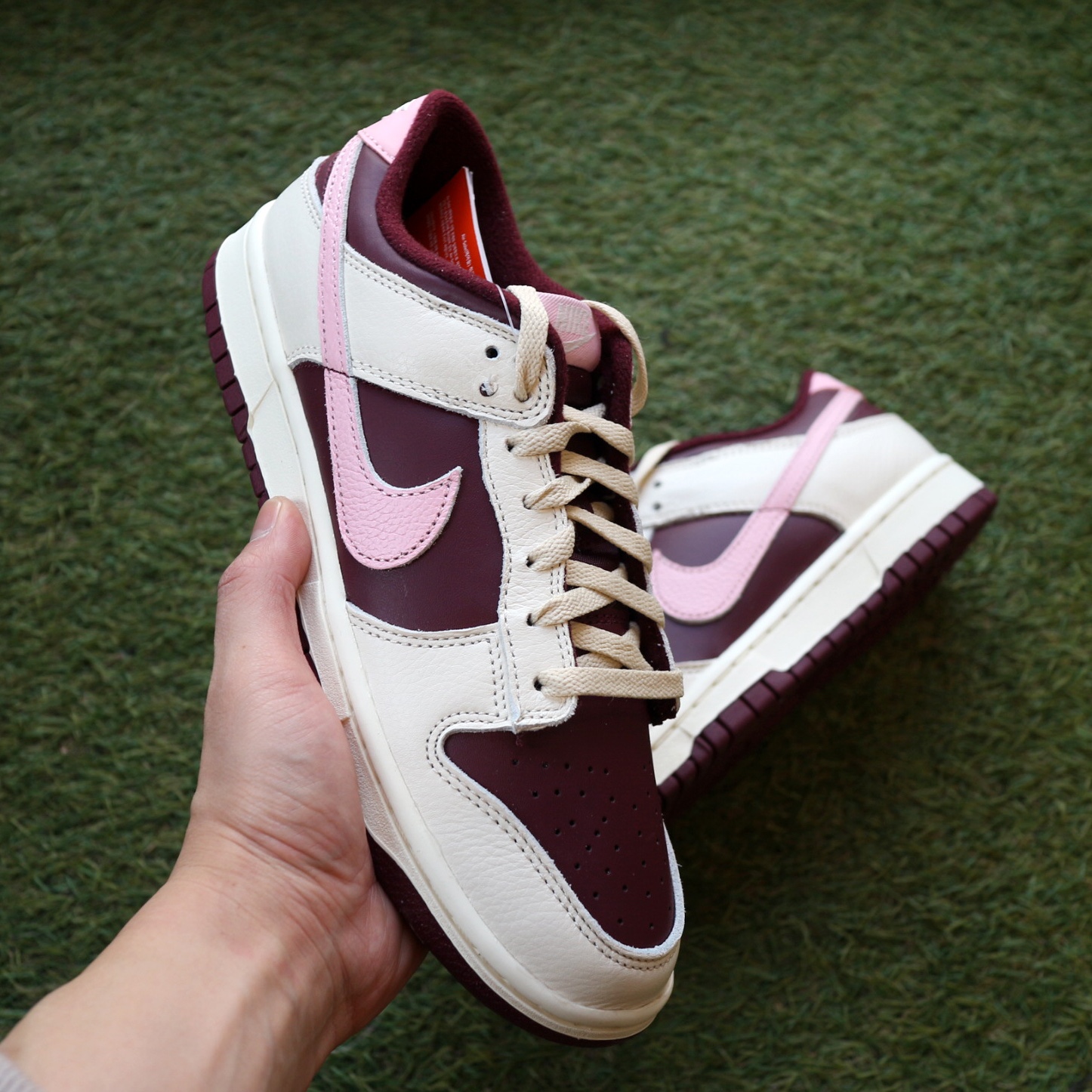 NIke Dunk Low Retro Night Maroon and Medium Soft Pink 착용 스타일 - 5
