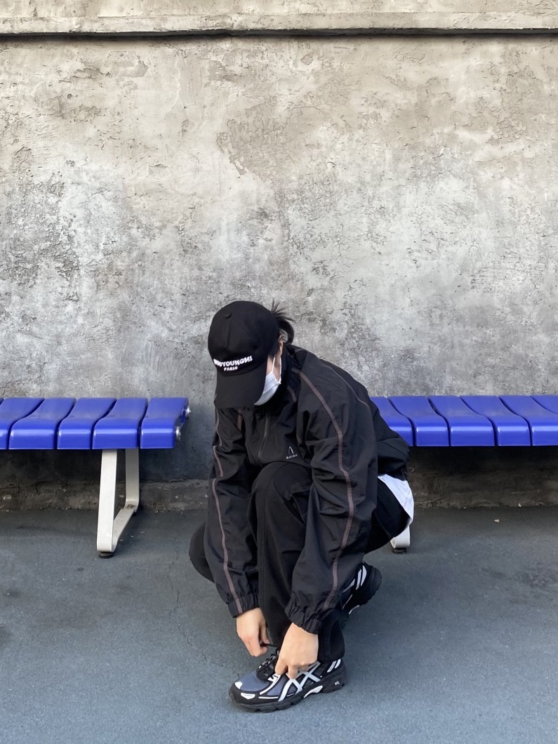 Wooyoungmi Embroidered Ball Cap Black - 23SS, Asics Gel-Venture 6 Carrier Grey 착용 스타일 - 3