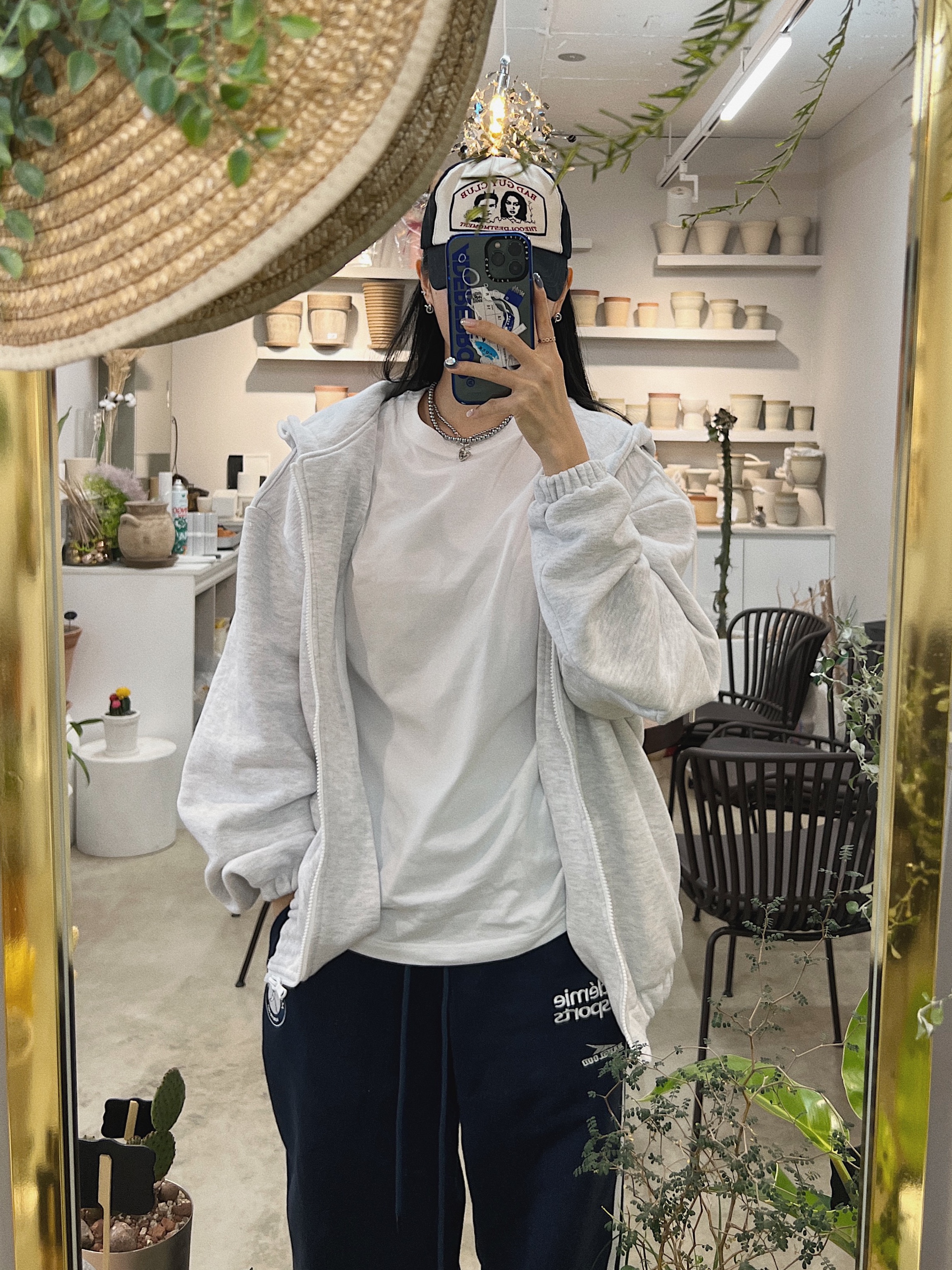 Adidas Yeezy Boost 700 Wave Runner Solid Grey 2021/2022, Casetify x Ader Error iPhone Sticker Magsafe Case Clear 착용 스타일 - 2