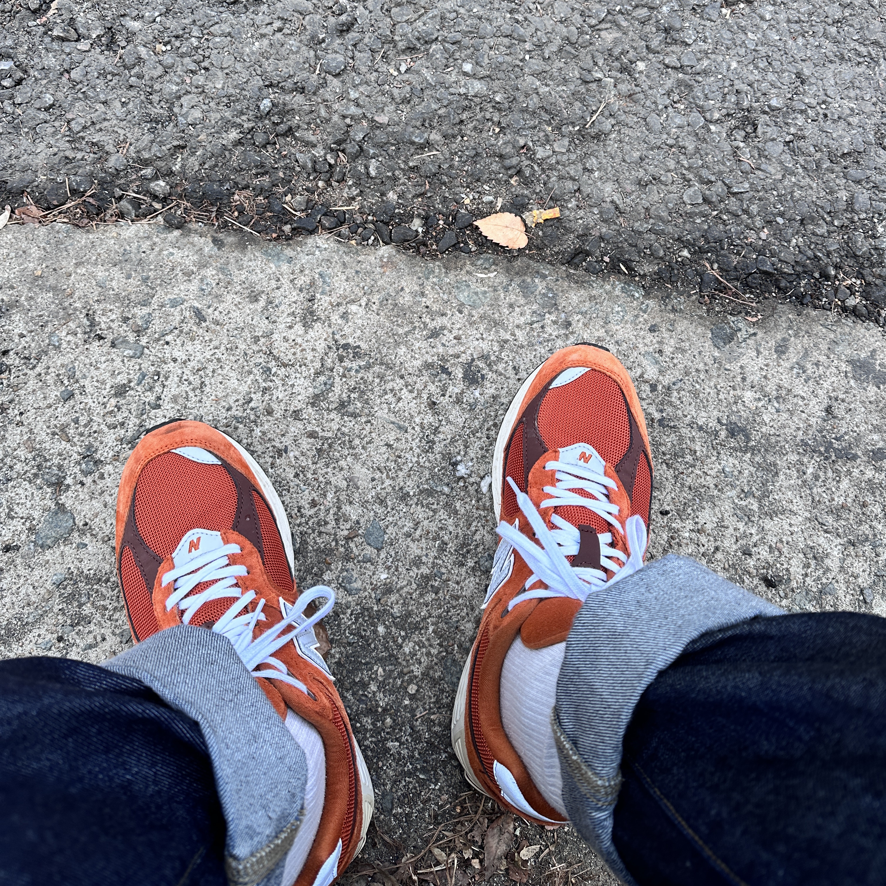 New Balance 2002R Rust Oxide 착용 스타일