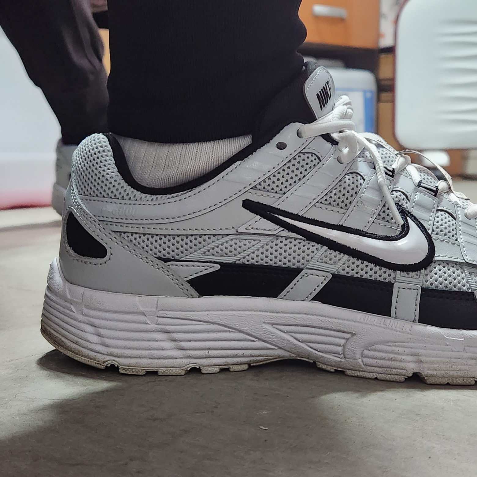 Nike P-6000 Pure Platinum 착용 스타일
