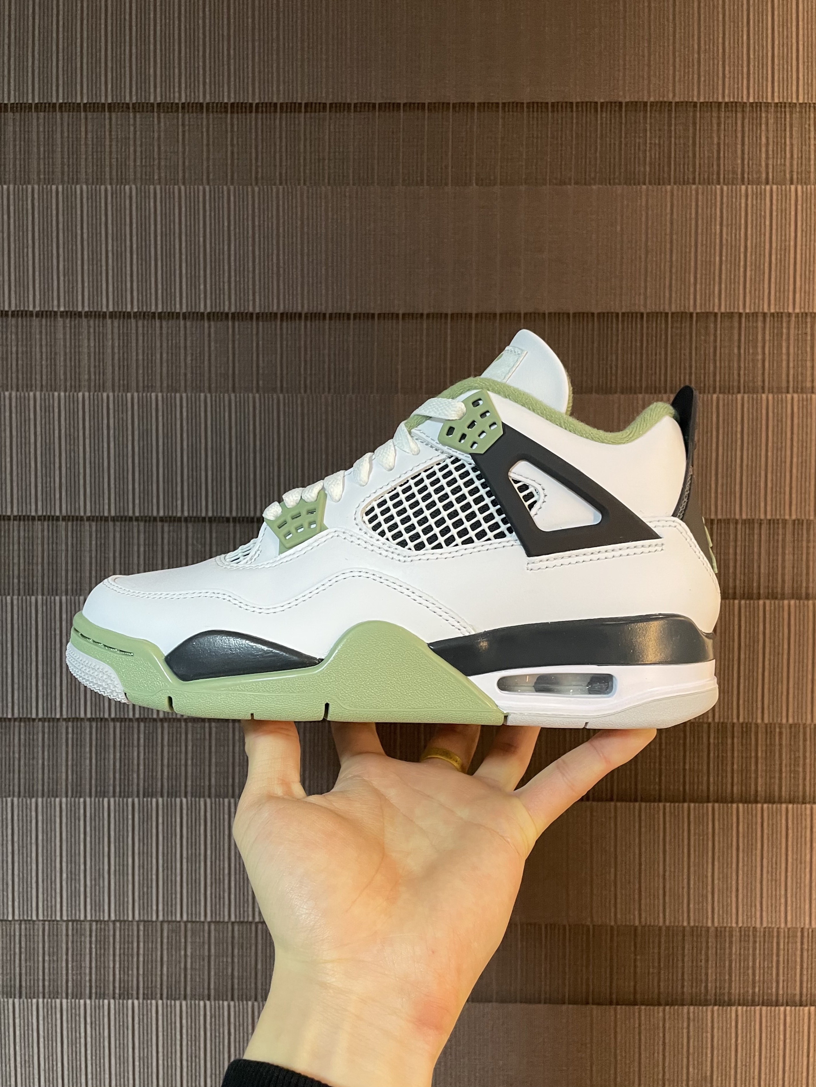 (W) Jordan 4 Retro Oil Green 착용 스타일