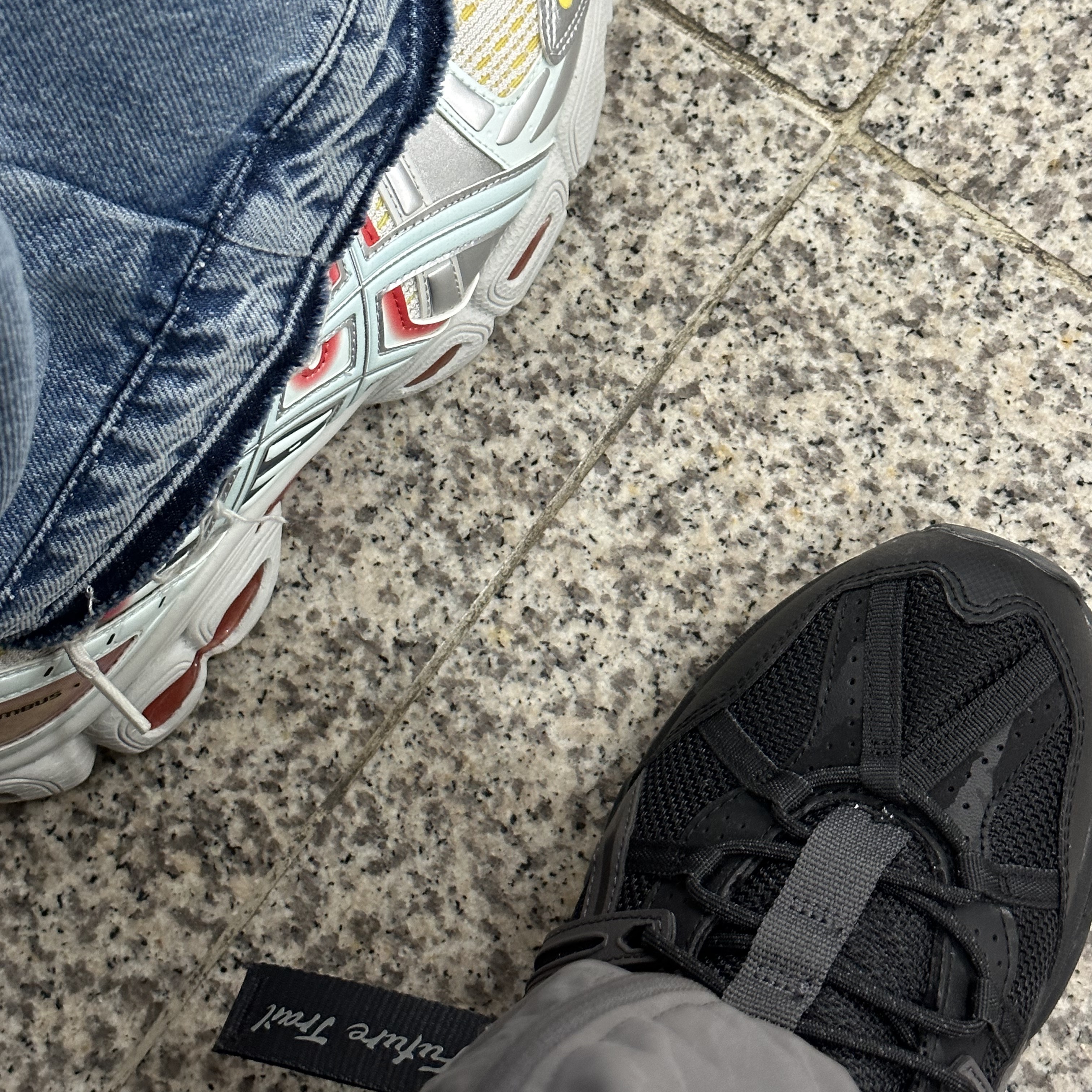Asics Gel-Sonoma 15-50 Black Obsidian Grey 착용 스타일