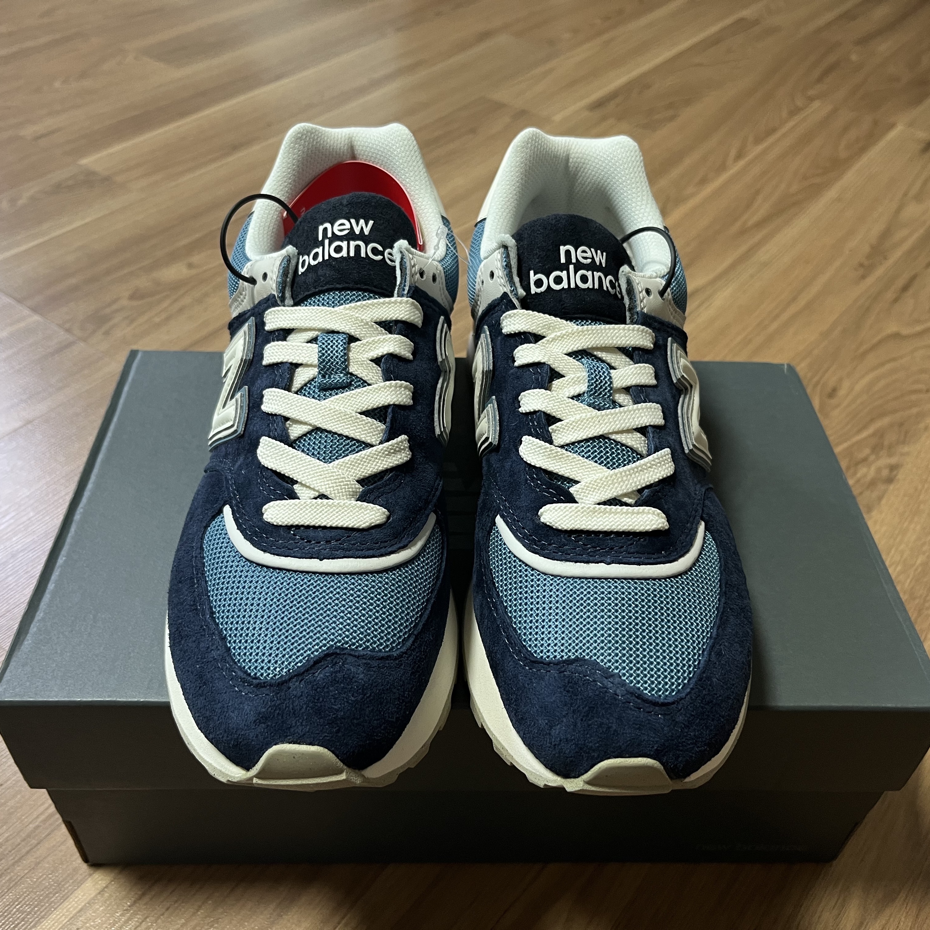 New Balance 574 Legacy Navy Sea Salt 착용 스타일 - 1