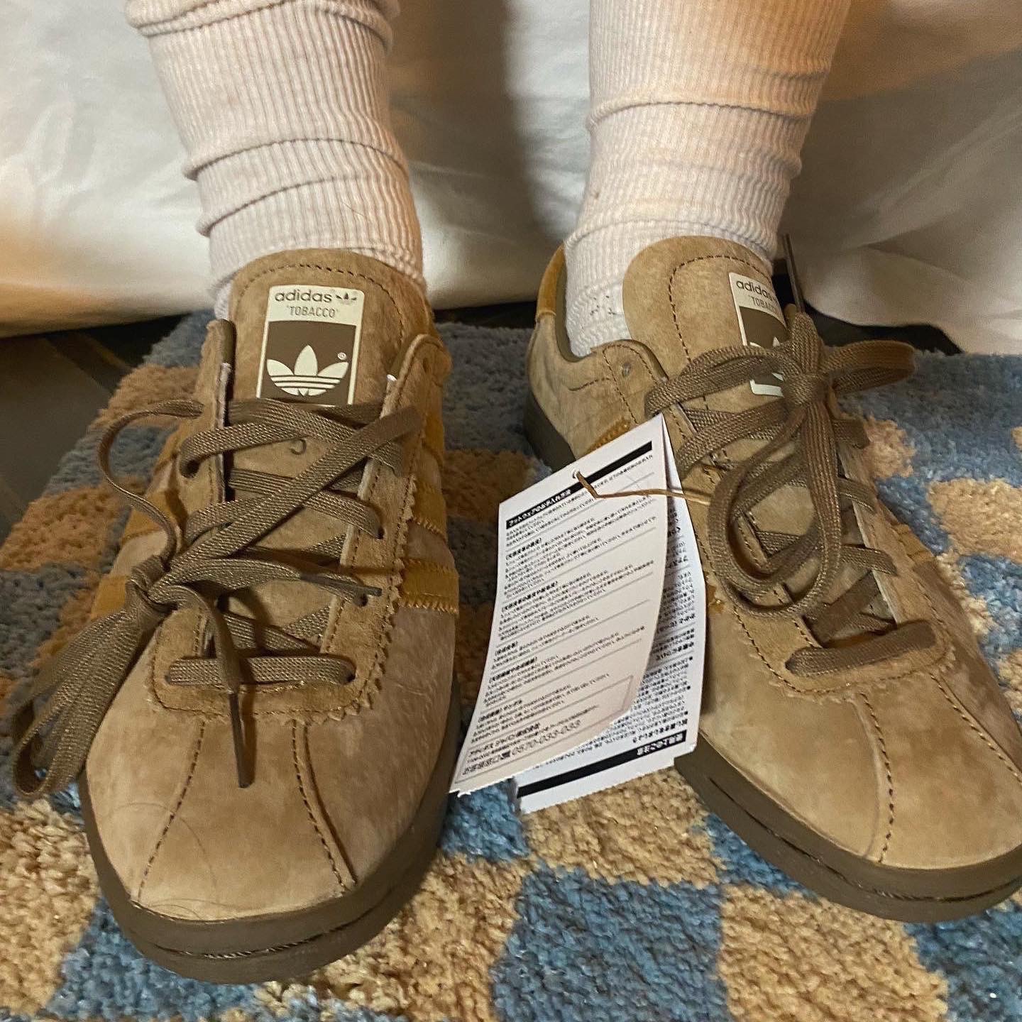 Adidas Tobacco Pantone Mesa 착용 스타일 - 1