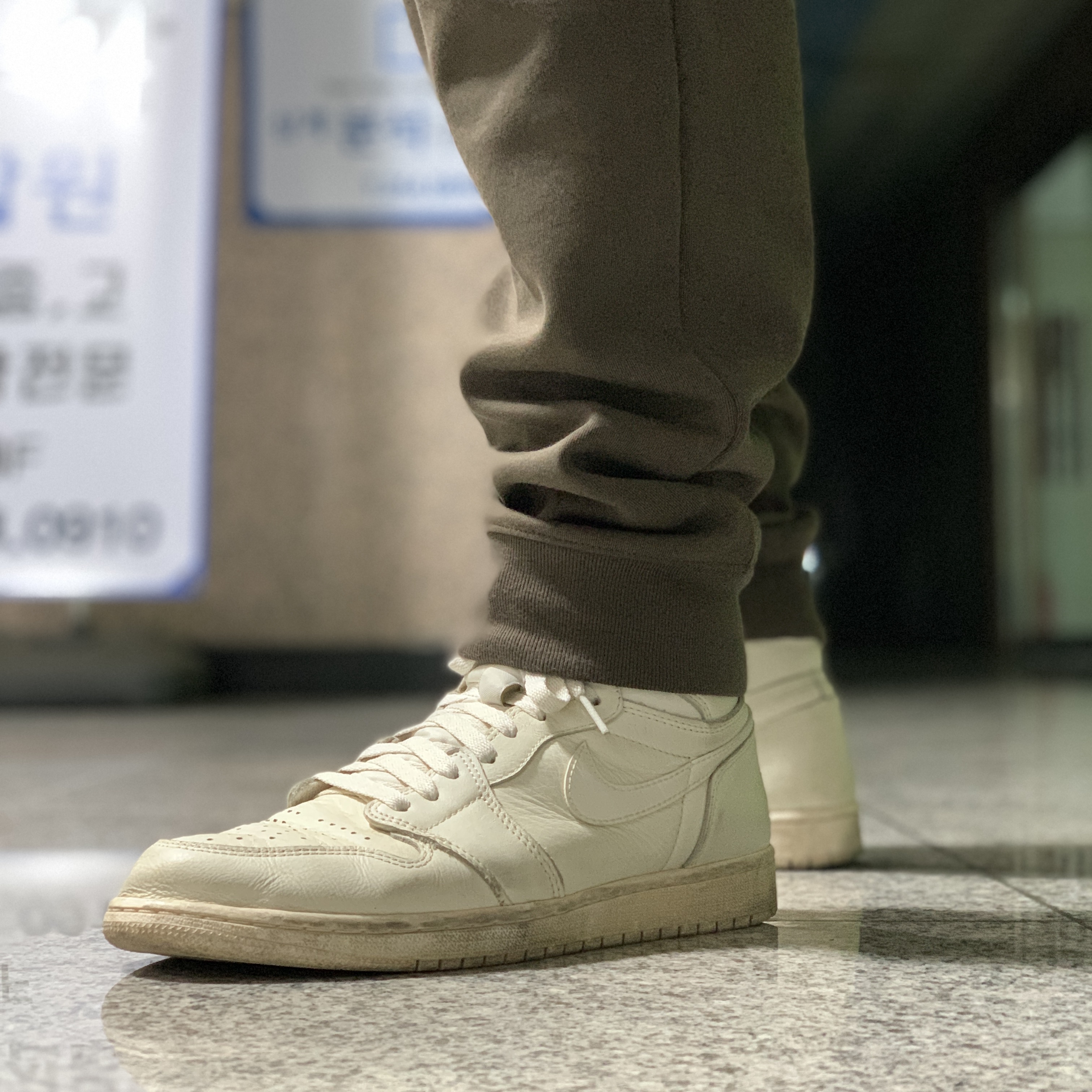 Jordan 1 Retro High OG Sail 착용 스타일 - 1