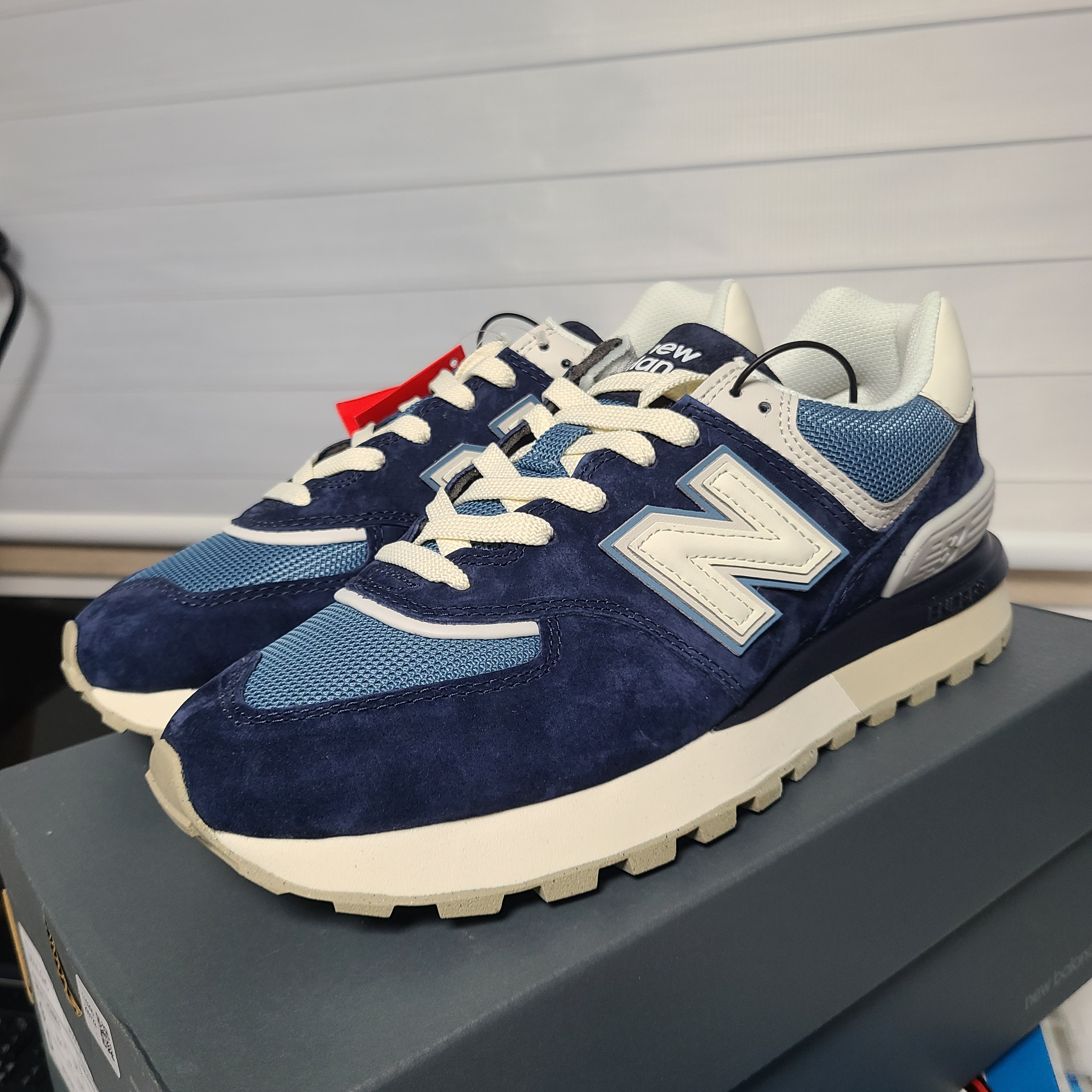 New Balance 574 Legacy Navy Sea Salt 착용 스타일