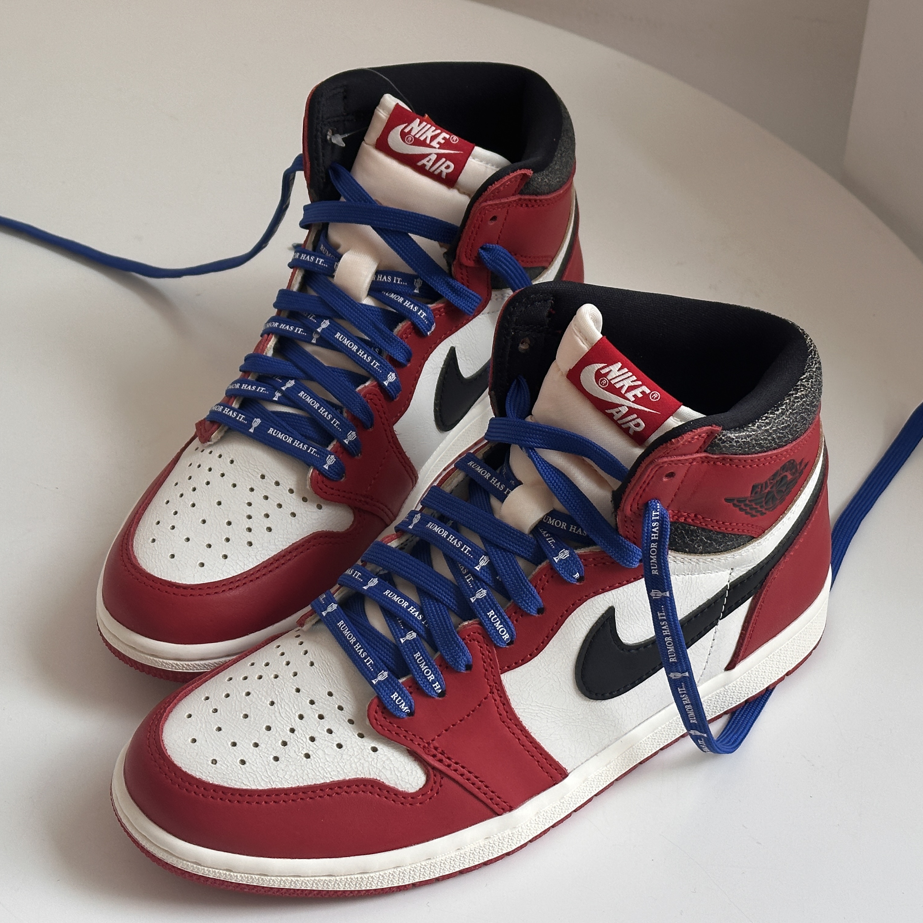 Jordan 1 Retro High OG Chicago 2022, Jordan 1 x Trophy Room Retro High OG SP Chicago (Friends & Family) 착용 스타일 - 1