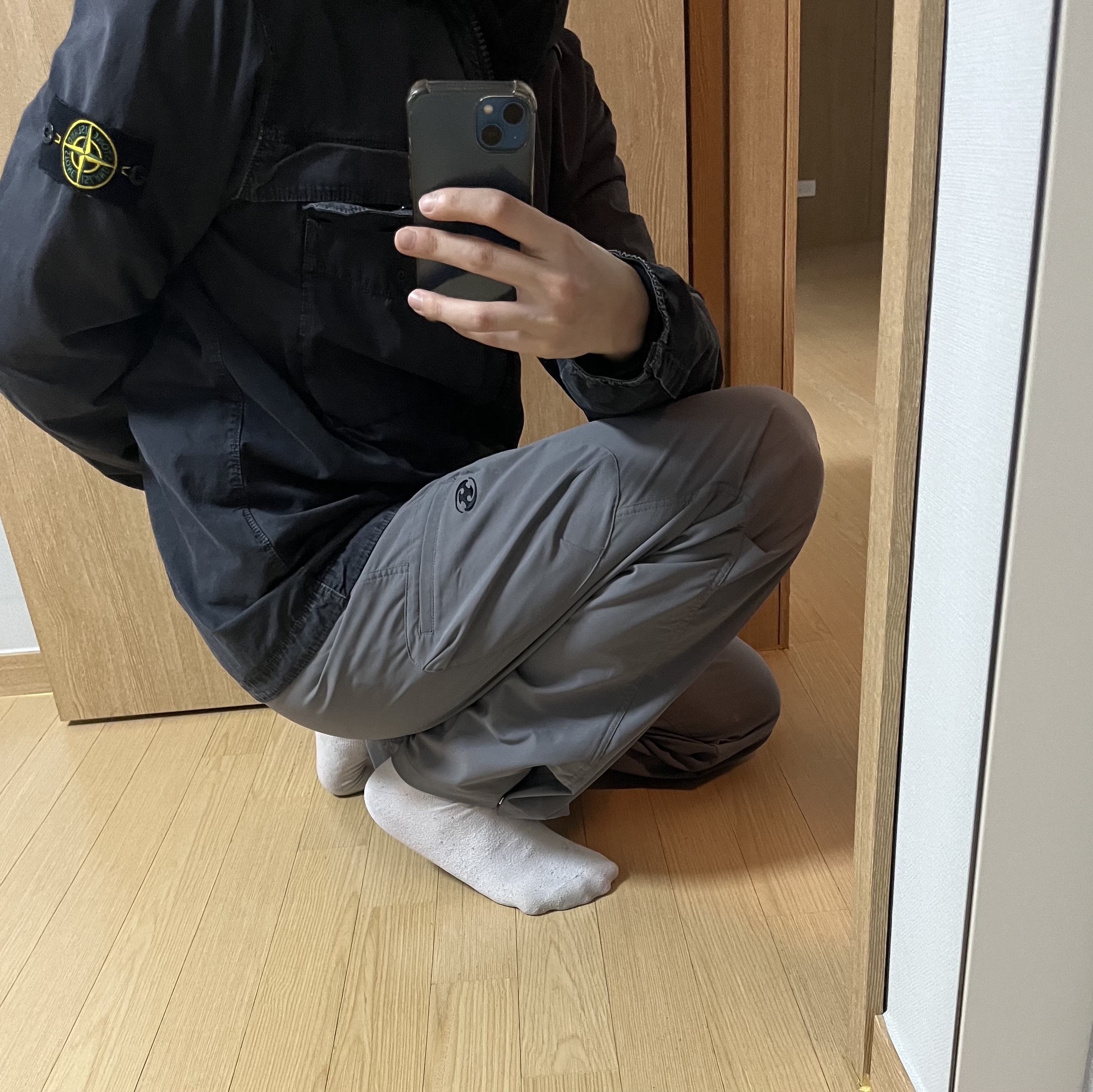 Sansan Gear Pocket Pants Grey - 22FW, Stone Island 107WN T.CO+OLD Overshirt Black - 20FW 착용 스타일