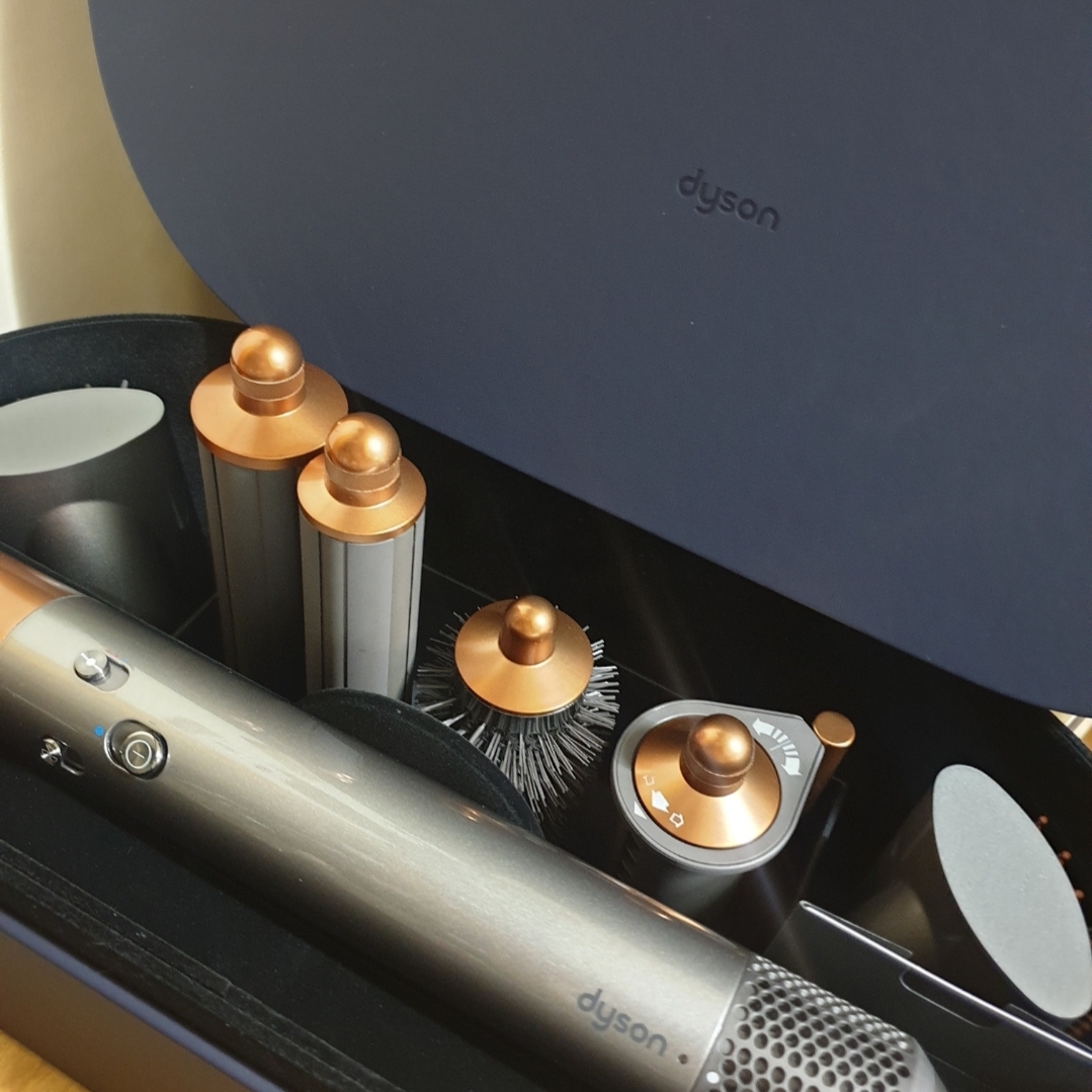 Dyson Airwrap Multi Styler Complete Long Nickel Copper (Korean Ver.) 착용 스타일 - 1