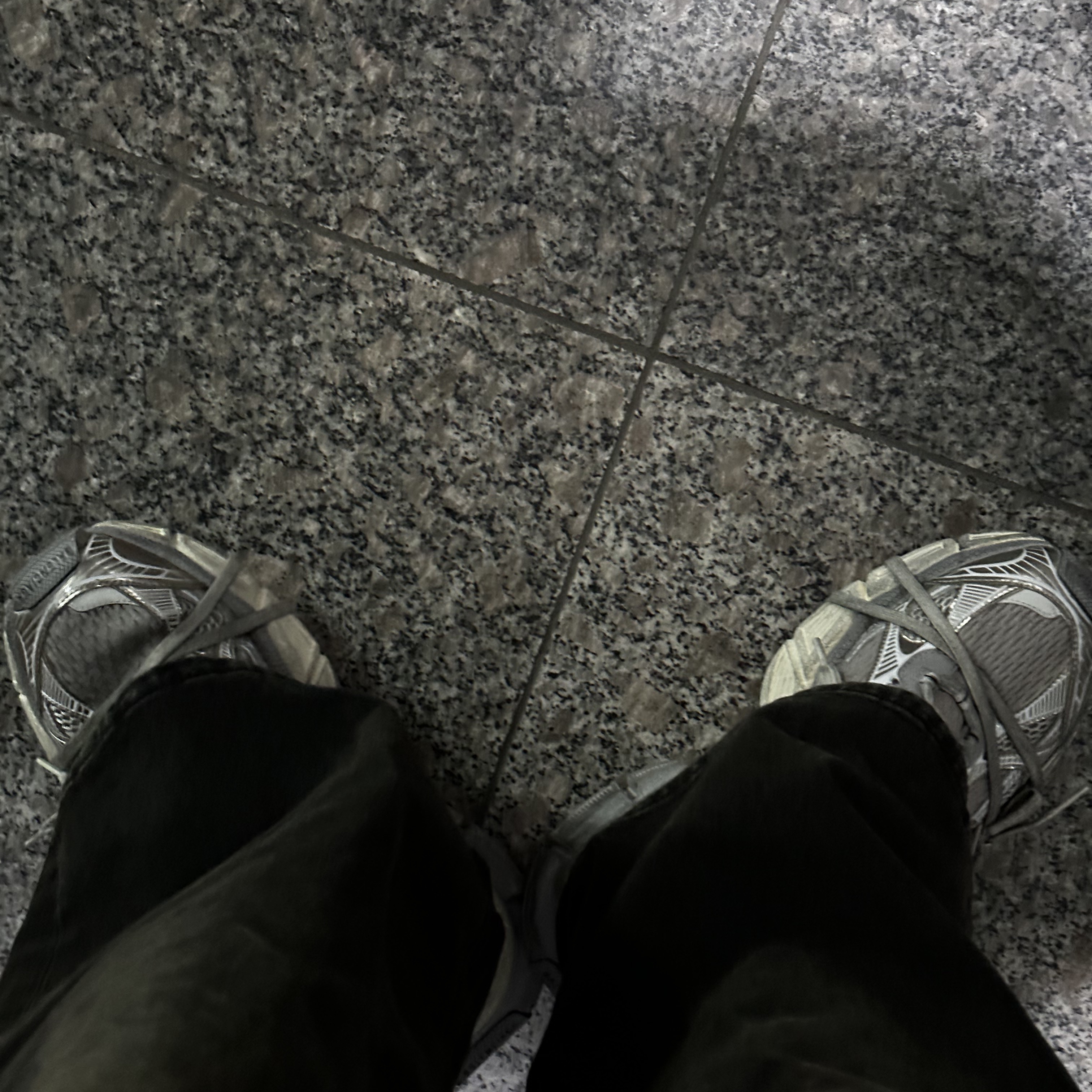 Balenciaga 3XL Sneakers Light Beige 착용 스타일