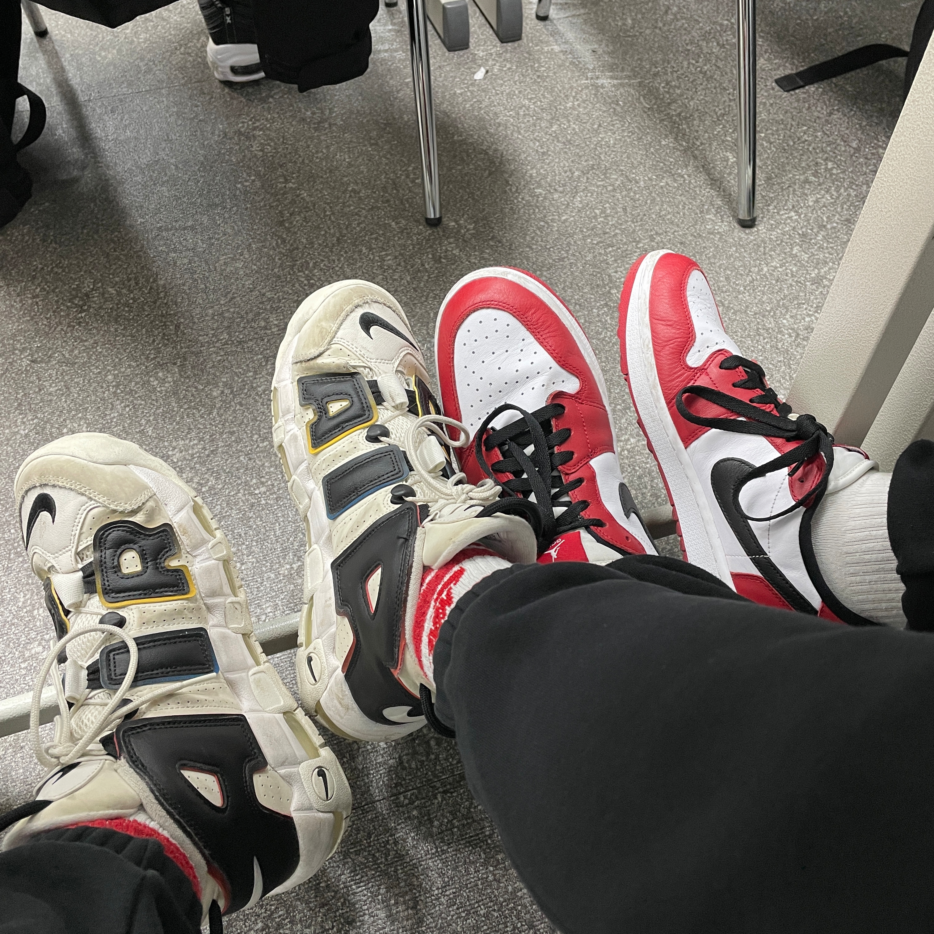 Jordan 1 Low Golf Chicago, Nike Air More Uptempo 96 Trading Cards 착용 스타일