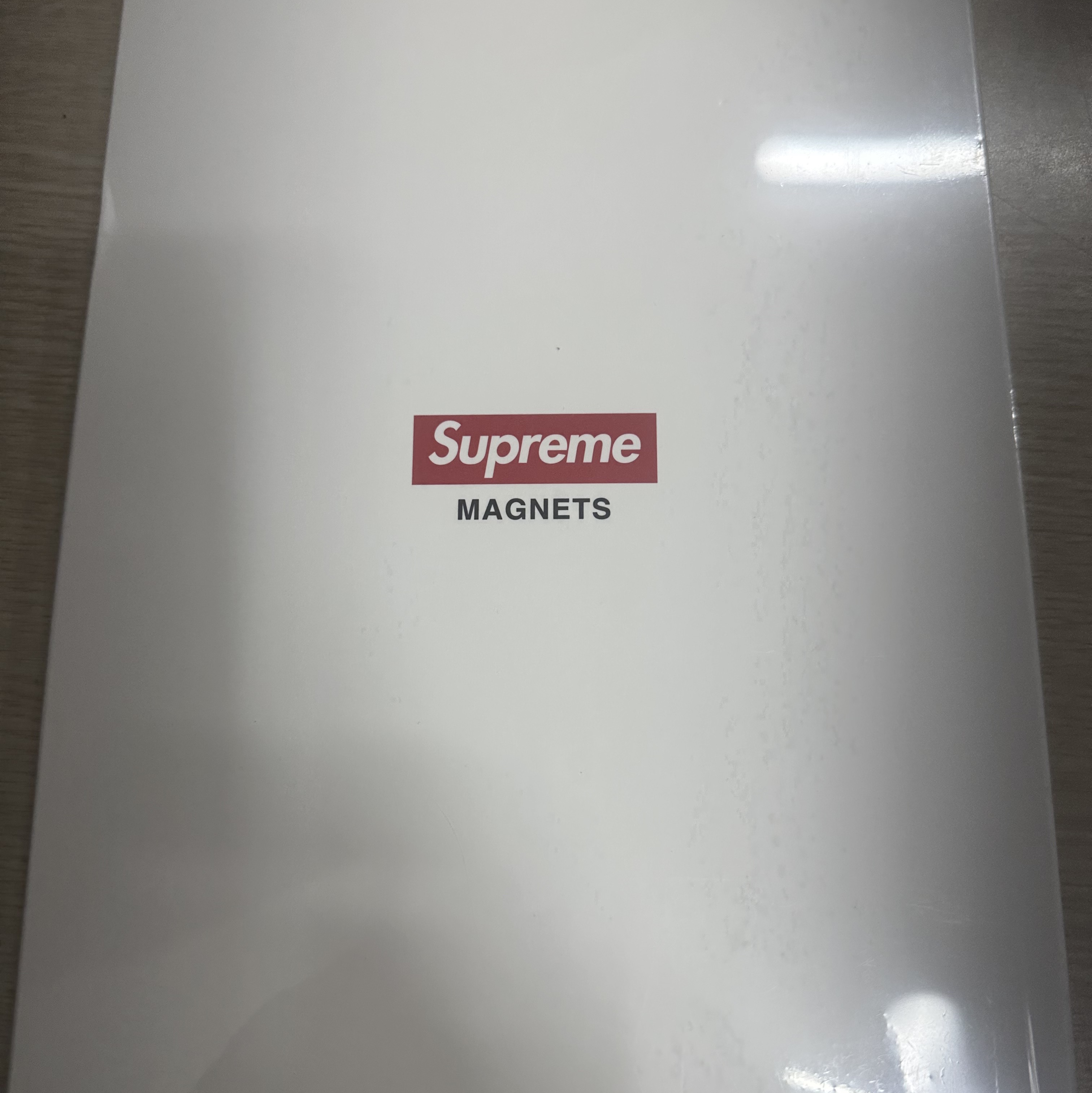 Supreme Magnets (10 Pack) 착용 스타일 - 2