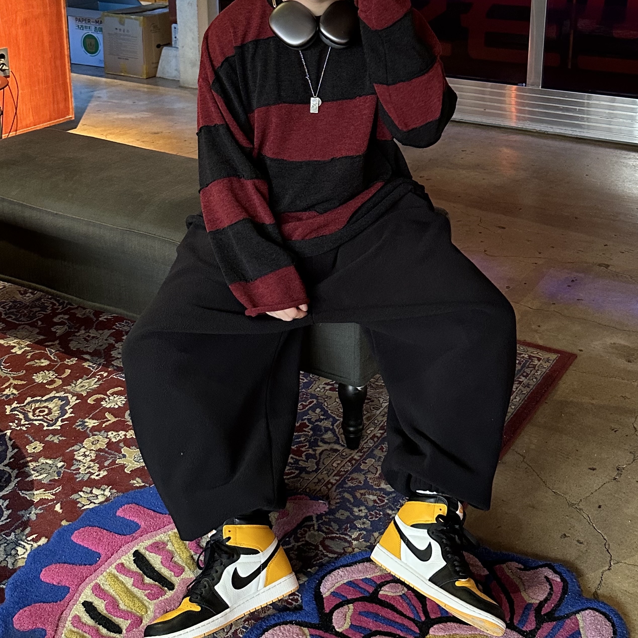 Jordan 1 Retro High OG Taxi, Apple AirPods Max Lightning Space Gray (Korean Ver.) 착용 스타일