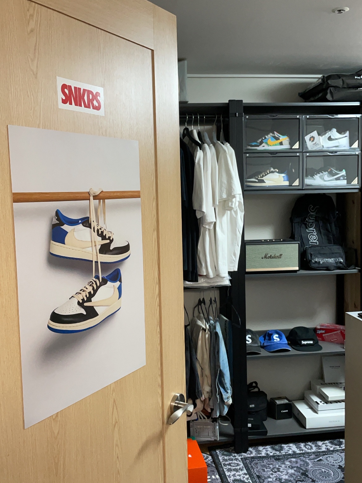 Jordan 1 x Travis Scott x Fragment Retro Low OG SP Military Blue, Nike x Peaceminusone Air Force 1 Low Para-Noise 2.0 착용 스타일
