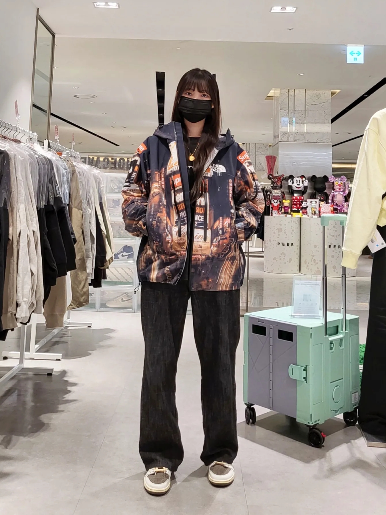 Supreme x The North Face Taped Seam Shell Jacket Times Square - 22FW, Jordan 1 x Travis Scott Retro Low OG SP Sail and Ridgerock 착용 스타일