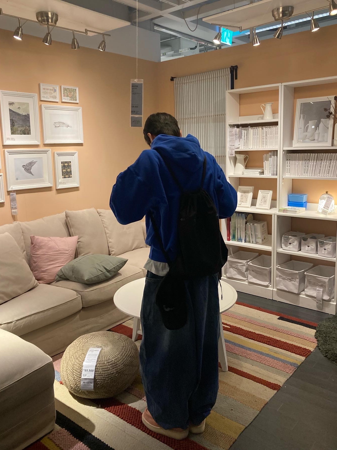 Yeezy Gap Hoodie Blue, Telfar Baggy Jean Blue 착용 스타일 - 3