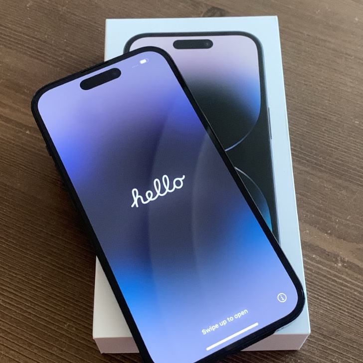 Apple iPhone 14 Pro 128GB Space Black (Korean Ver.) 착용 스타일 - 2