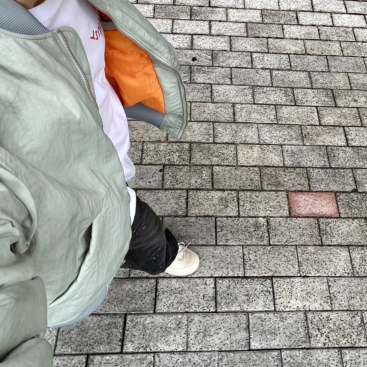 Stussy Dyed Nylon Bomber Stone, Zara x Ader Error Slit Jeans Black 착용 스타일