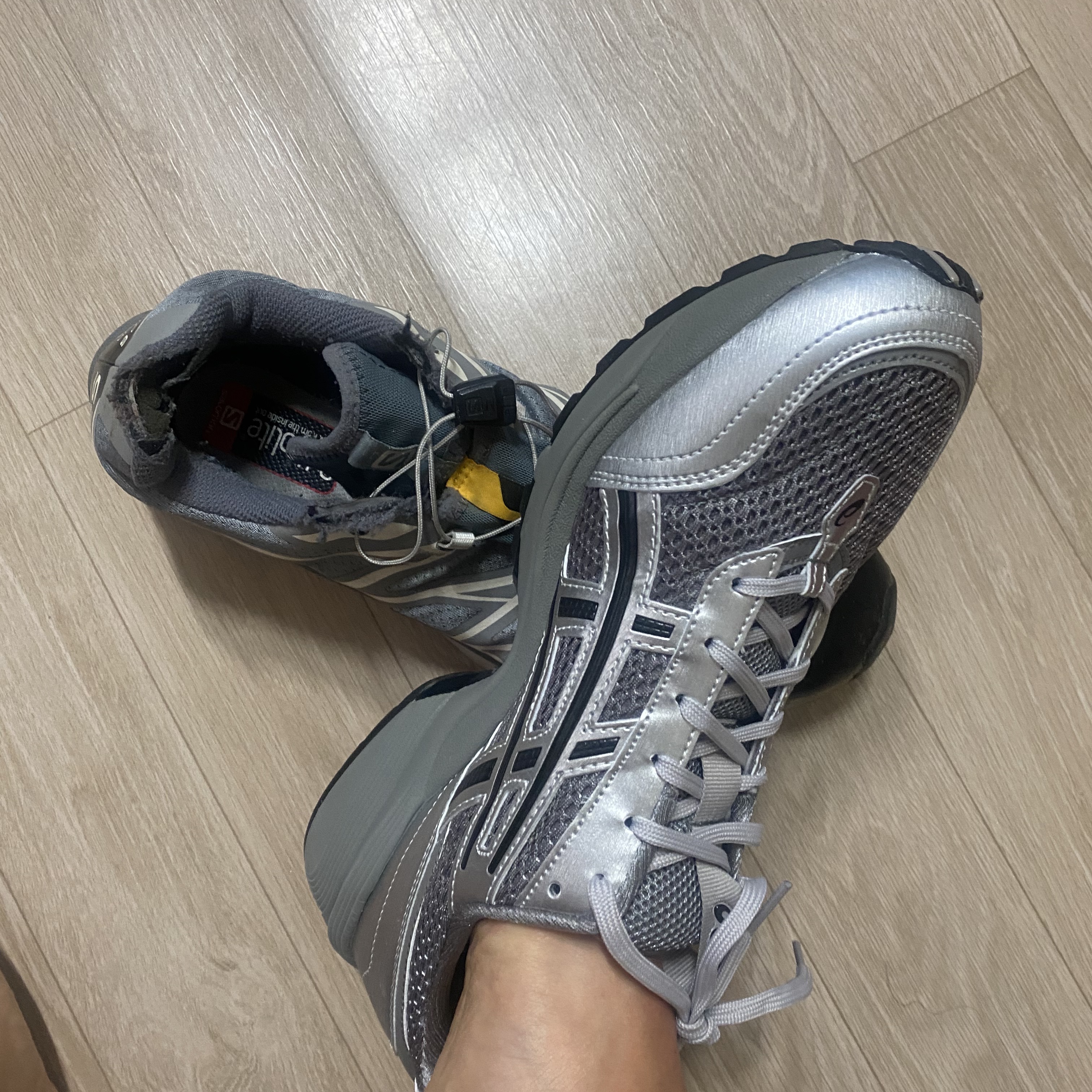 Asics x Freja Wewer Gel-1090 V2 Clay Grey Pure Silver 착용 스타일