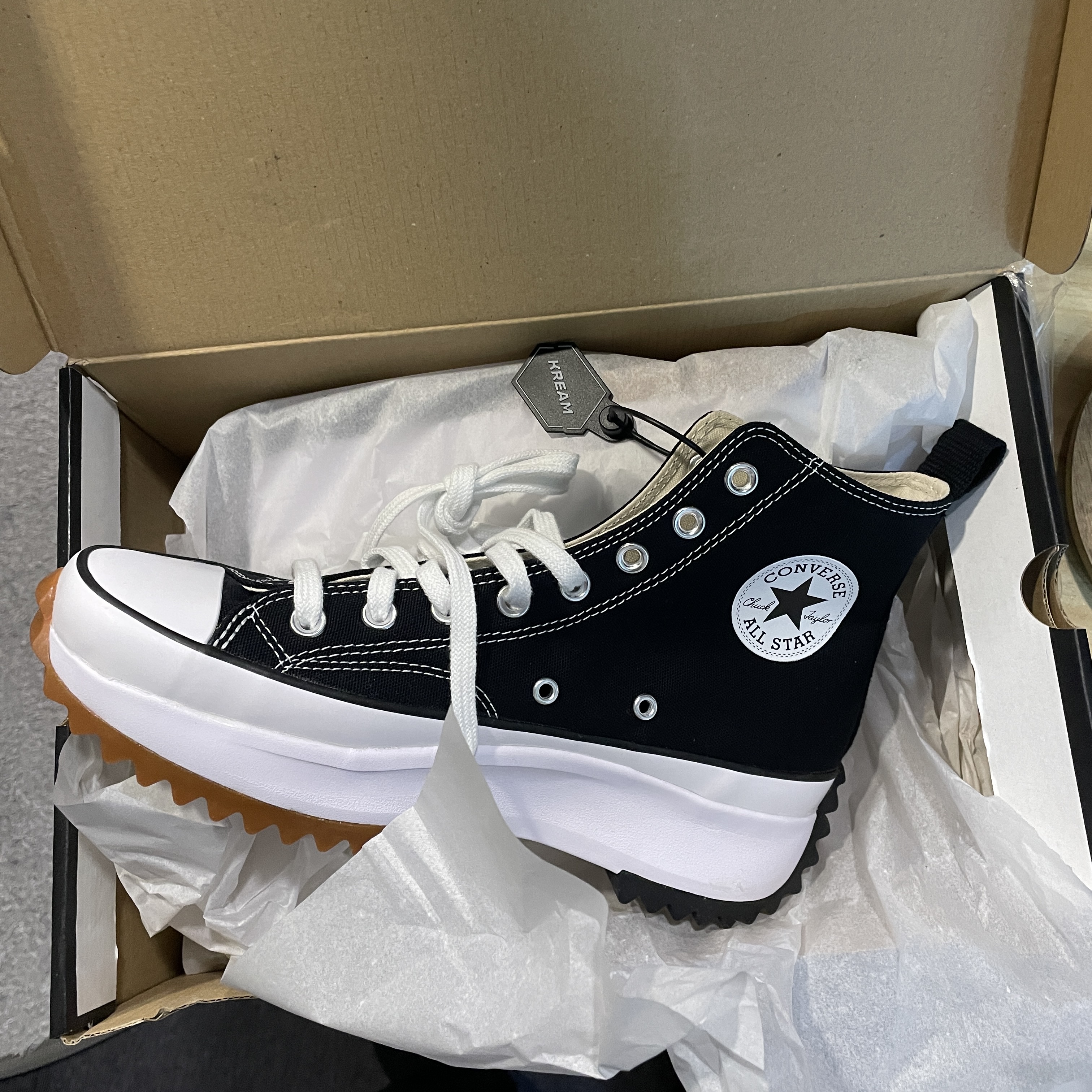 Converse Run Star Hike Hi Black White Gum 착용 스타일