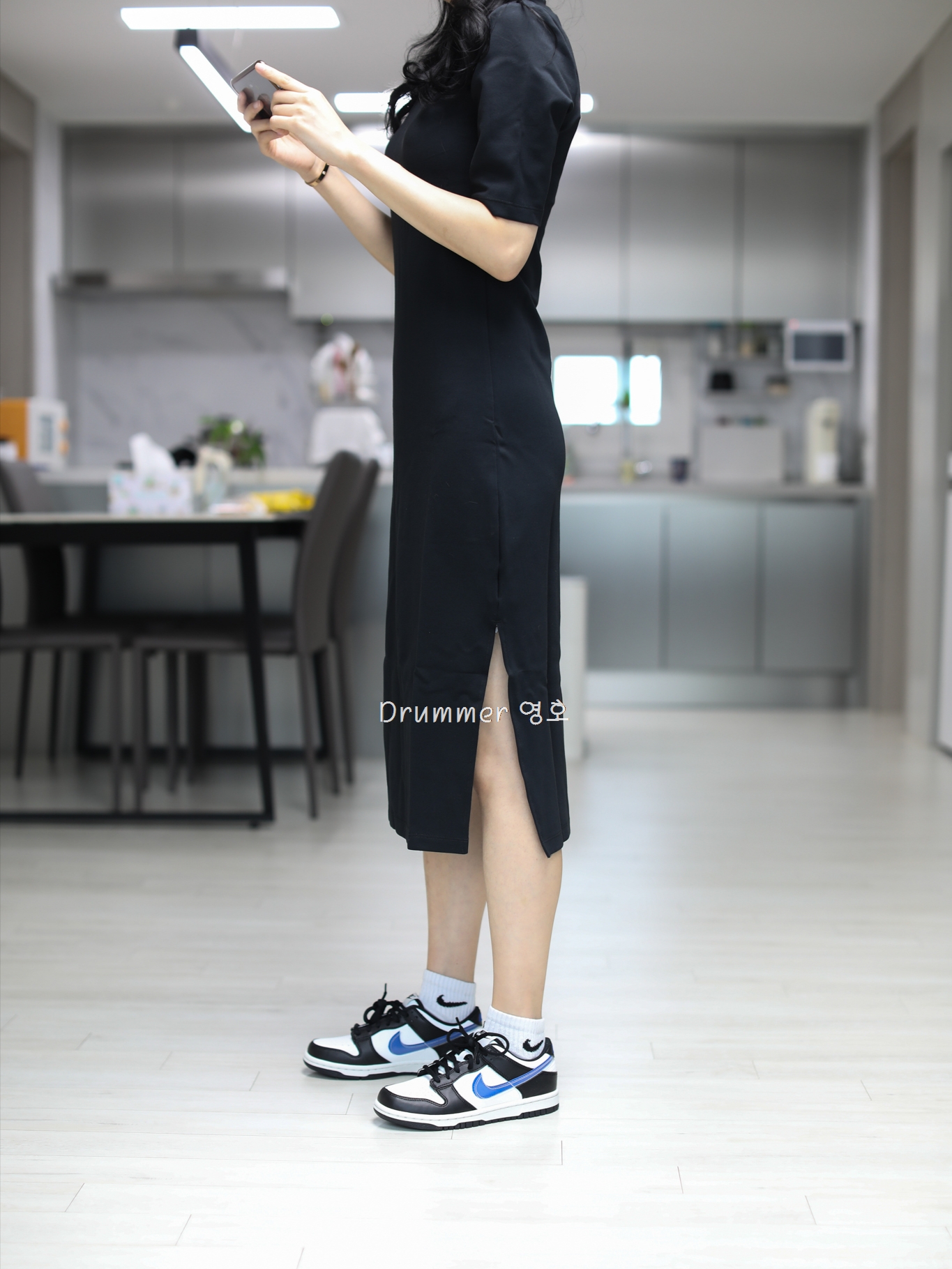 (GS) Nike Dunk Low Next Nature Black Hyper Royal 착용 스타일 - 1