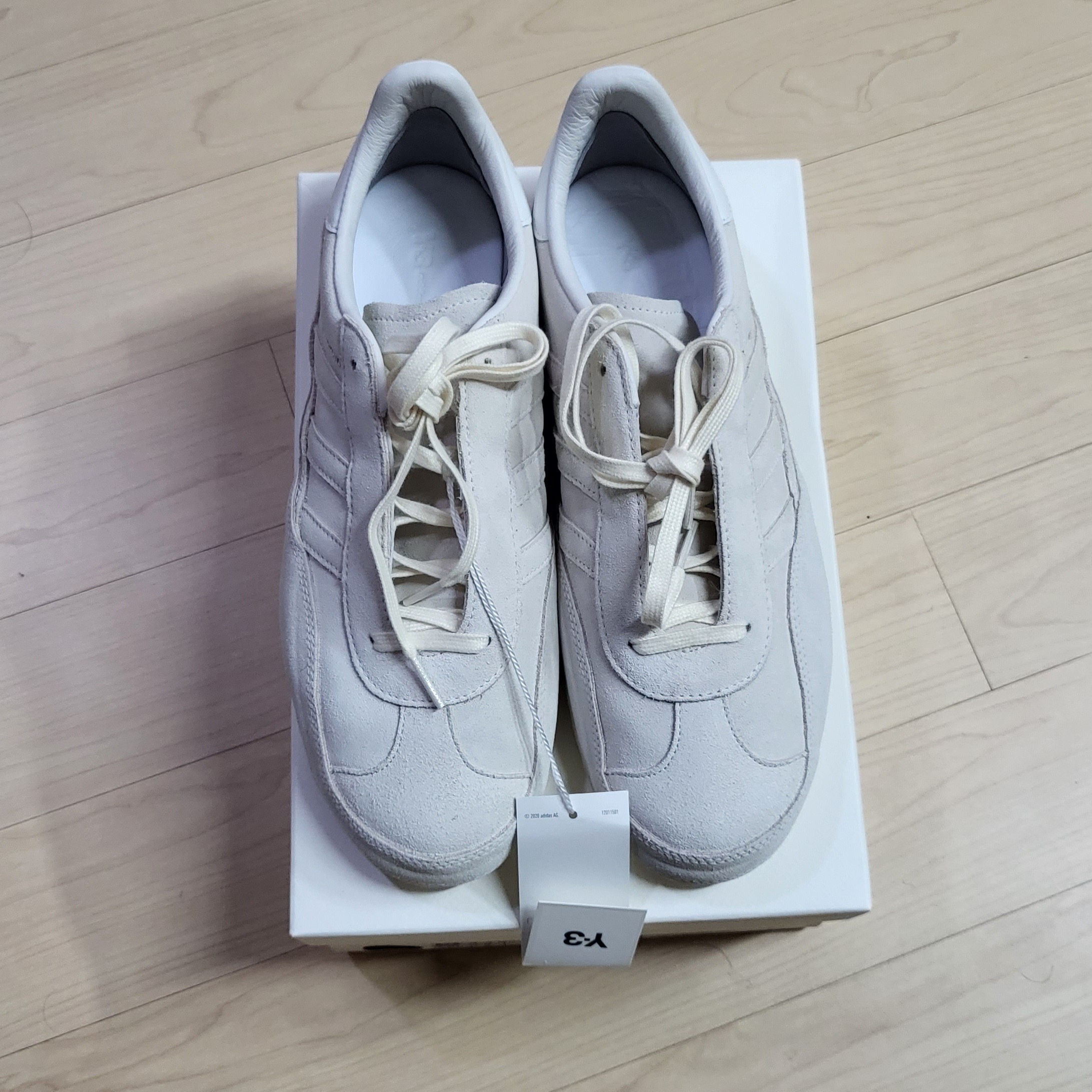 Y-3 Gazelle Cream White 착용 스타일 - 2