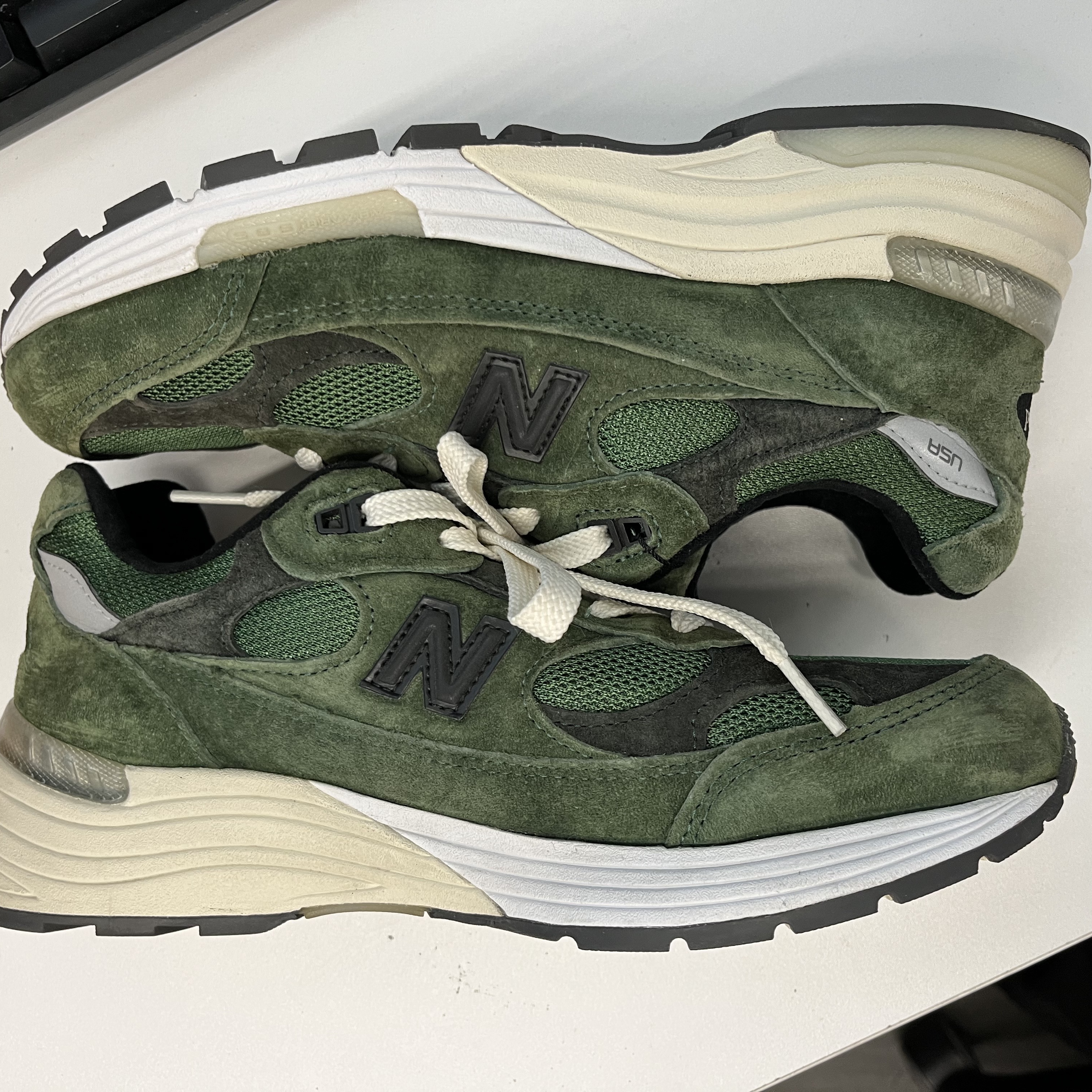 New Balance x JJJJound 992 Made in USA Mossy Green 착용 스타일