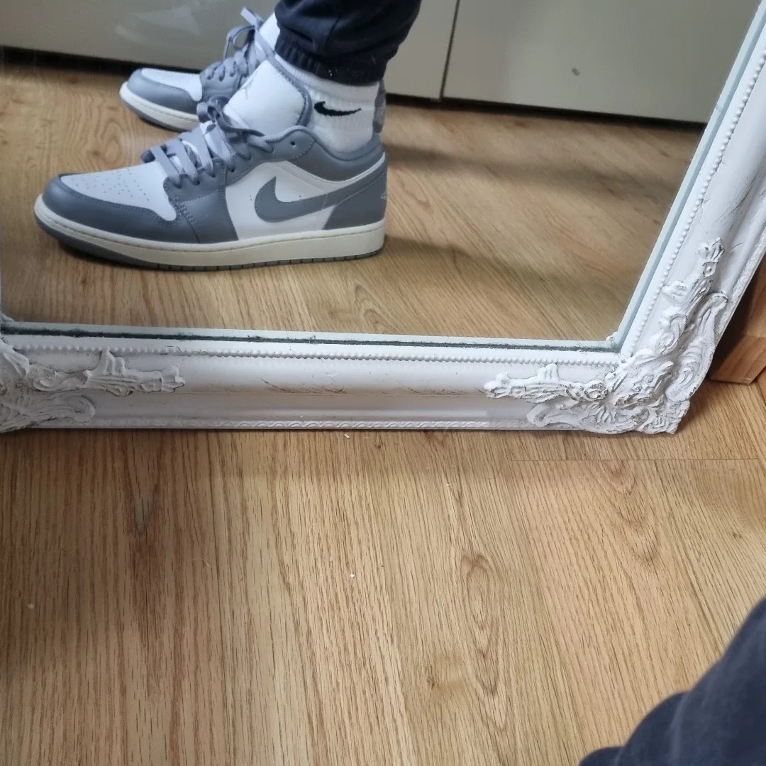 Jordan 1 Low Stealth and White 착용 스타일
