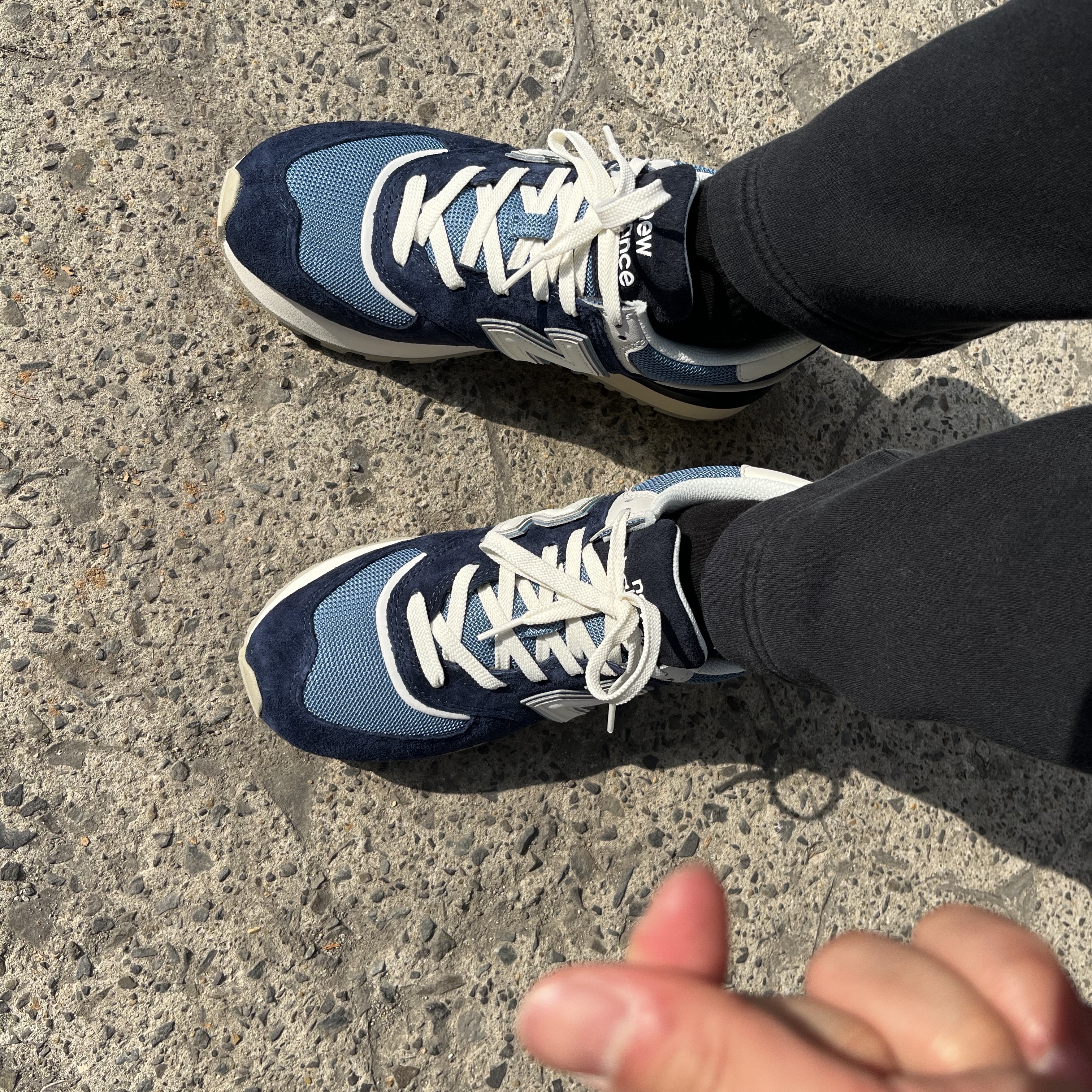 New Balance 574 Legacy Navy Sea Salt 착용 스타일 - 3