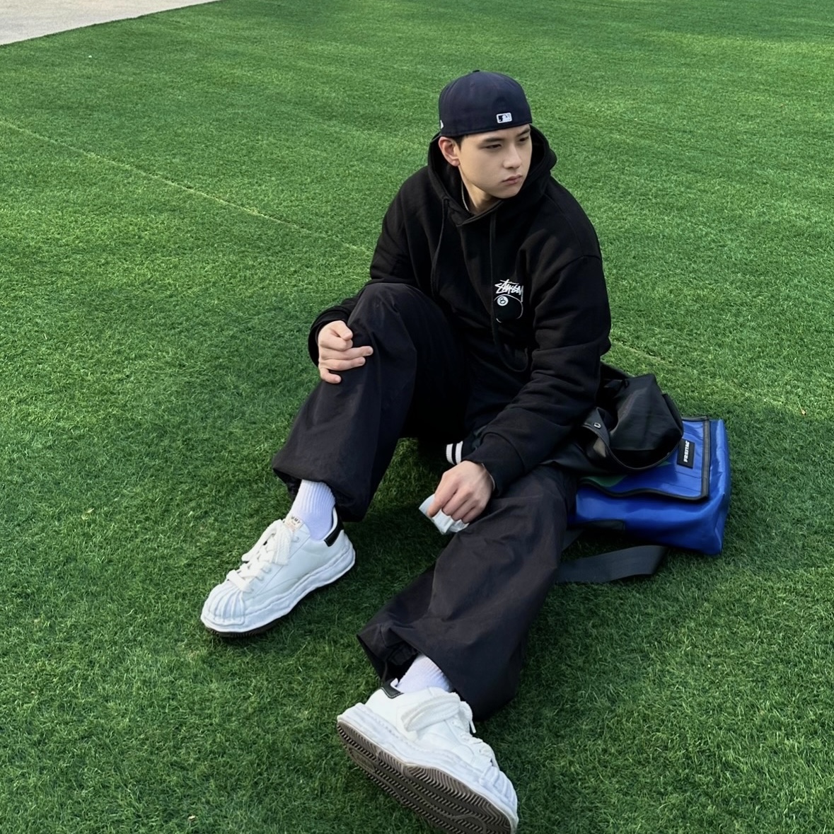 Maison Mihara Yasuhiro Blakey OG Sole Leather Low-top Sneakers White, Stussy 8 Ball Hoodie Black - 21FW 착용 스타일