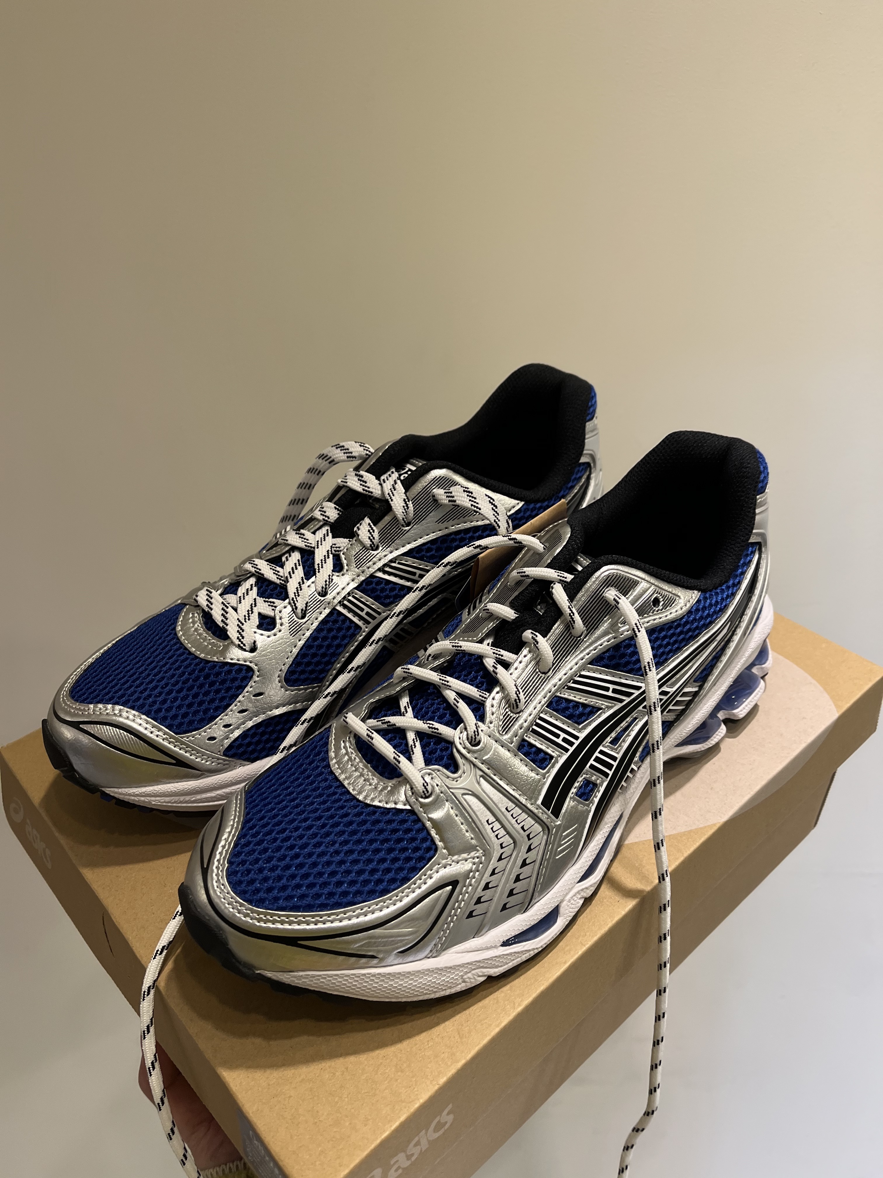 Asics Gel-Kayano 14 Monaco Blue Black 착용 스타일