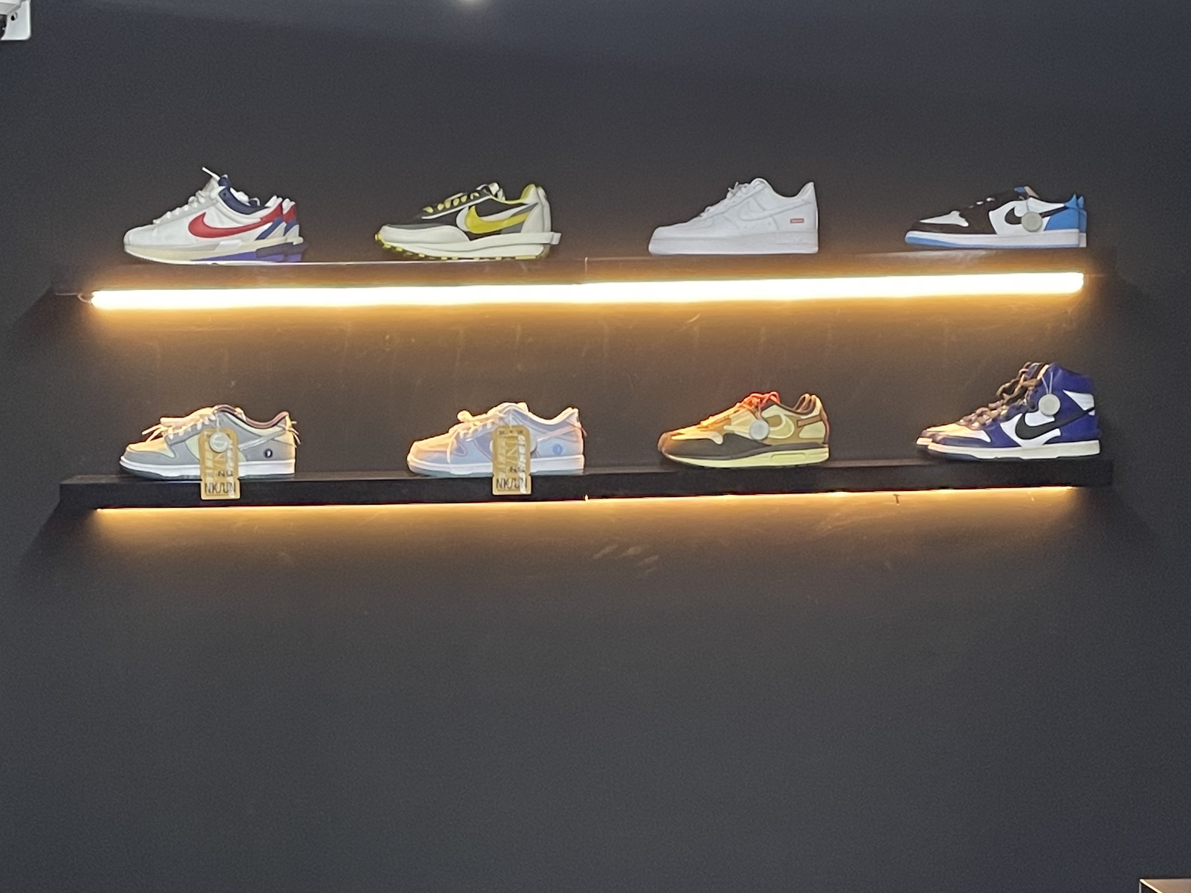 Nike x Sacai Zoom Cortez SP White and University Red, Nike x Sacai x Undercover LDWaffle Black Bright Citron 착용 스타일