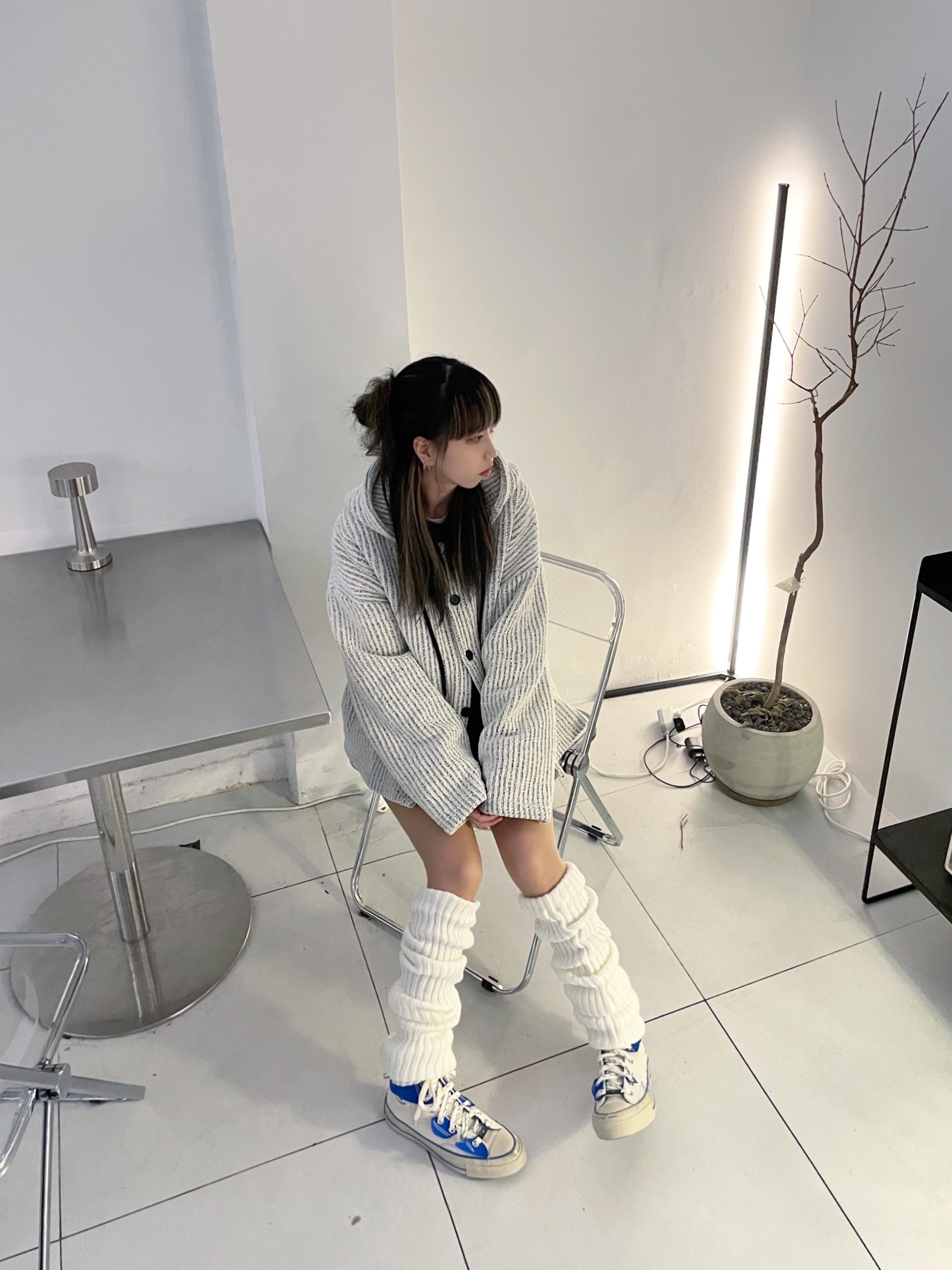 Converse x Ader Error Chuck 70 High White 착용 스타일 - 4