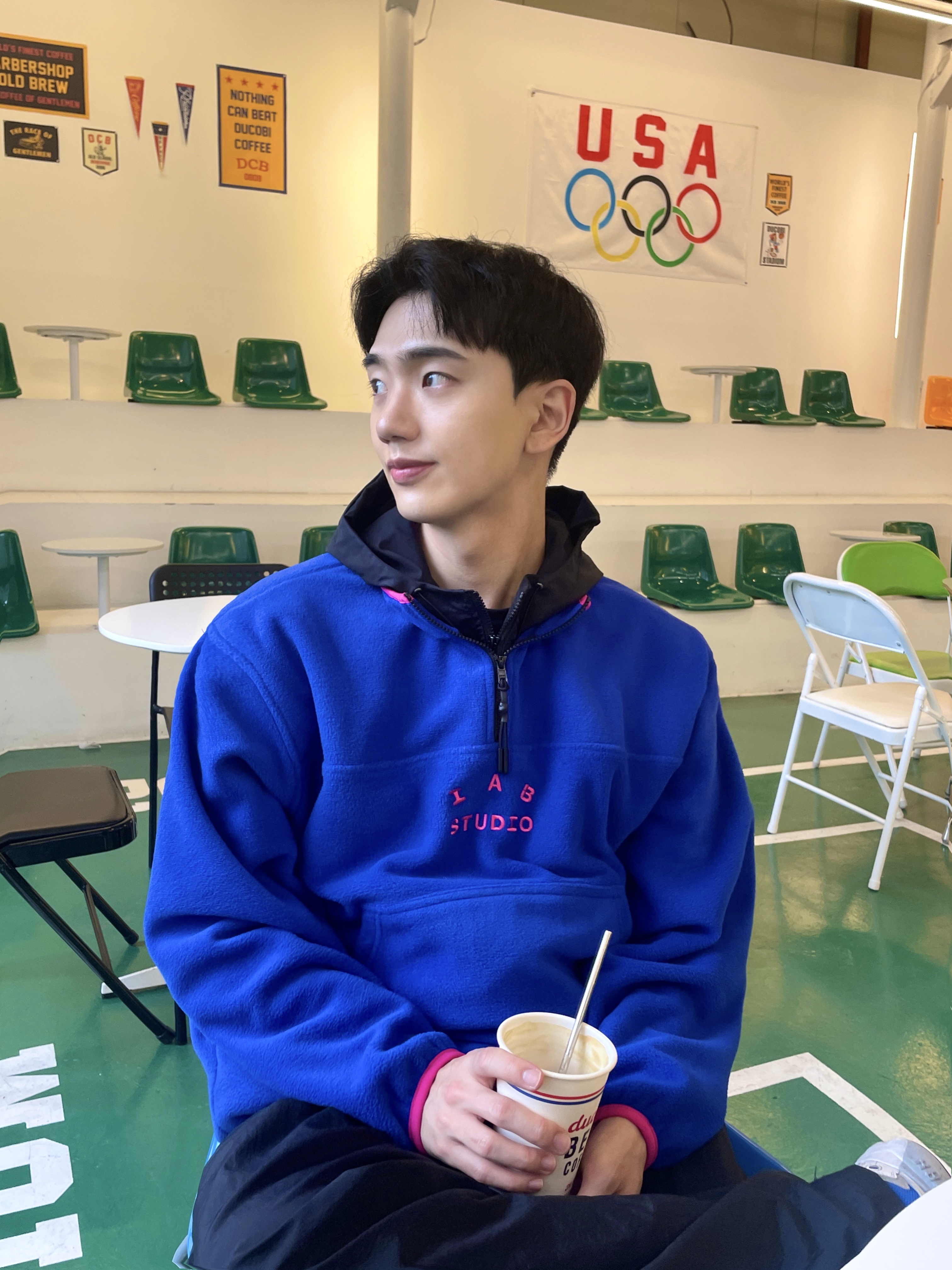 IAB Studio x Thor Fleece Blue Pink 착용 스타일 - 1